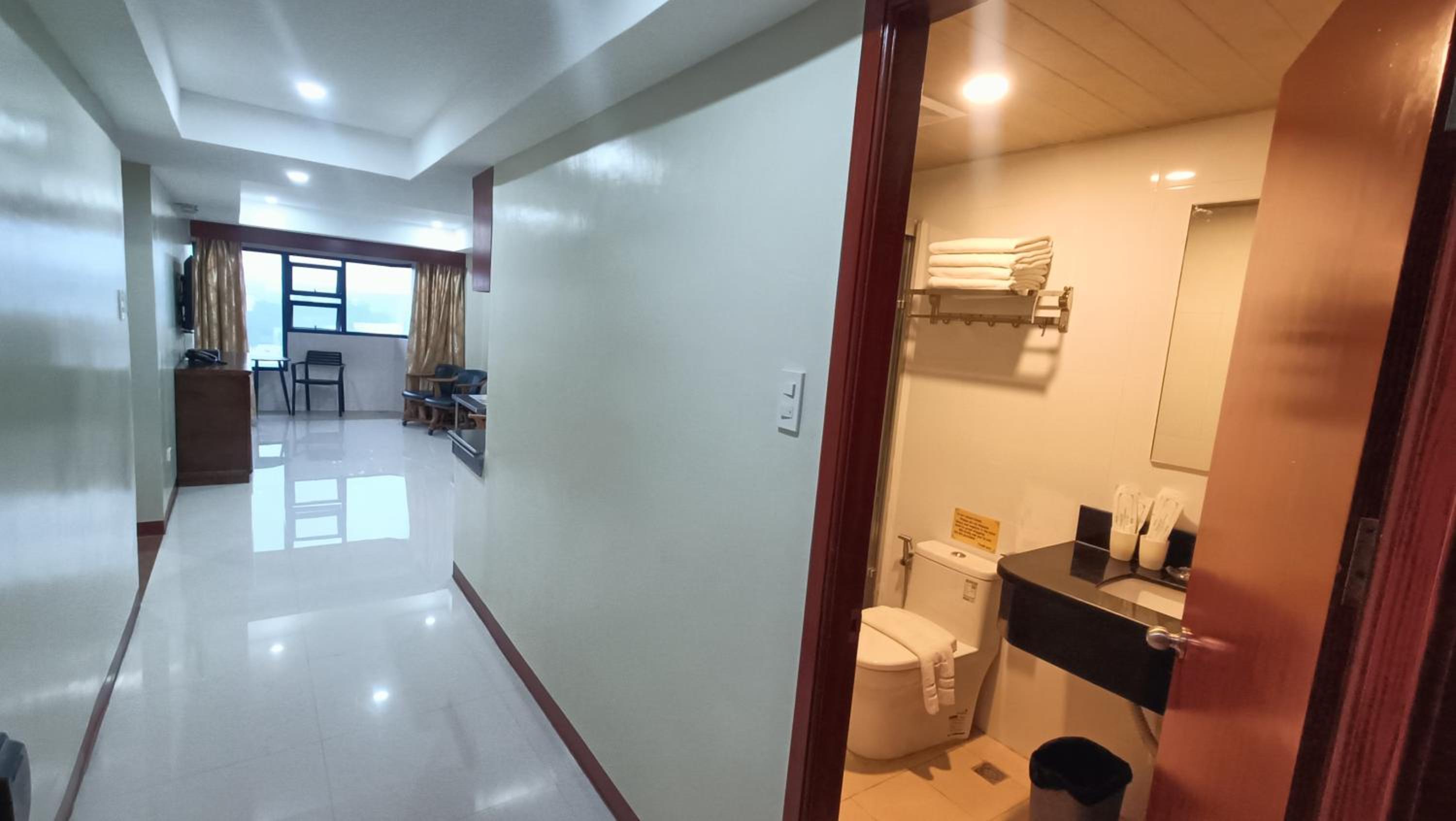 Deluxe Family Suite - Photo 2