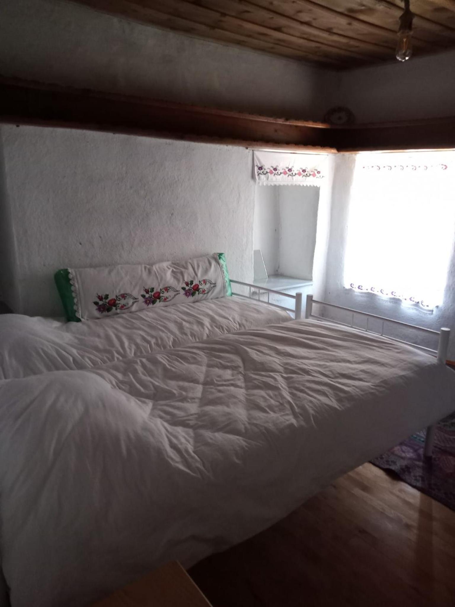 Quadruple Room with Bathroom - Photo 4