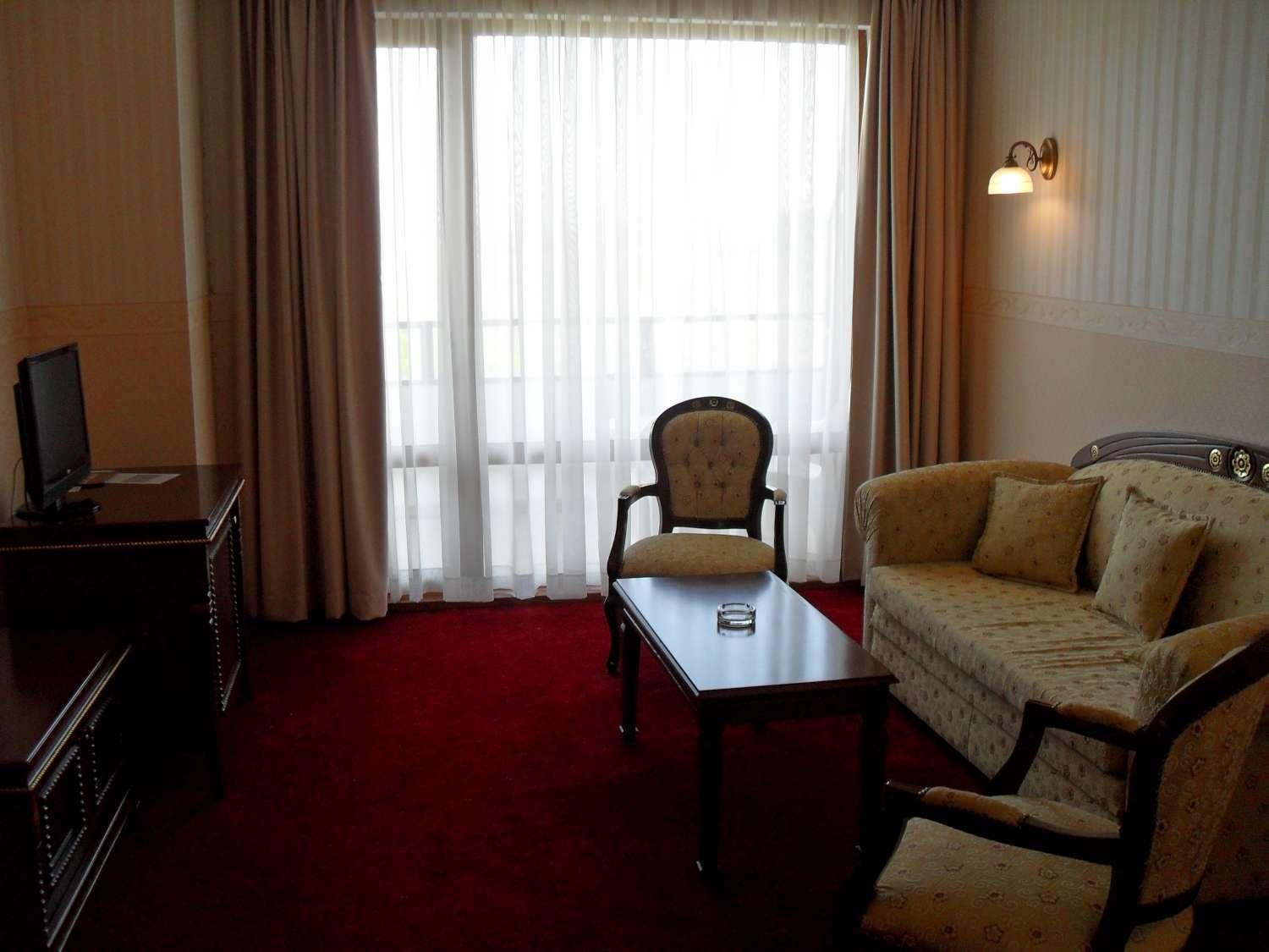 Apartment with Balcony photo 3