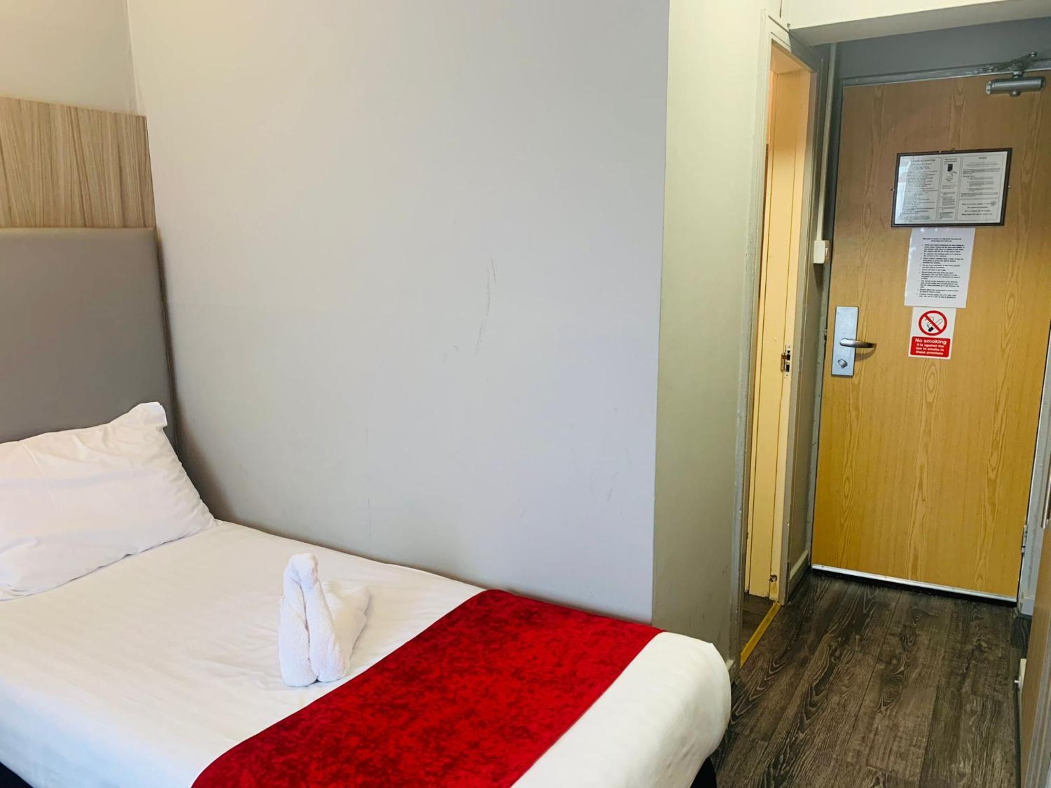 Single Room photo 3