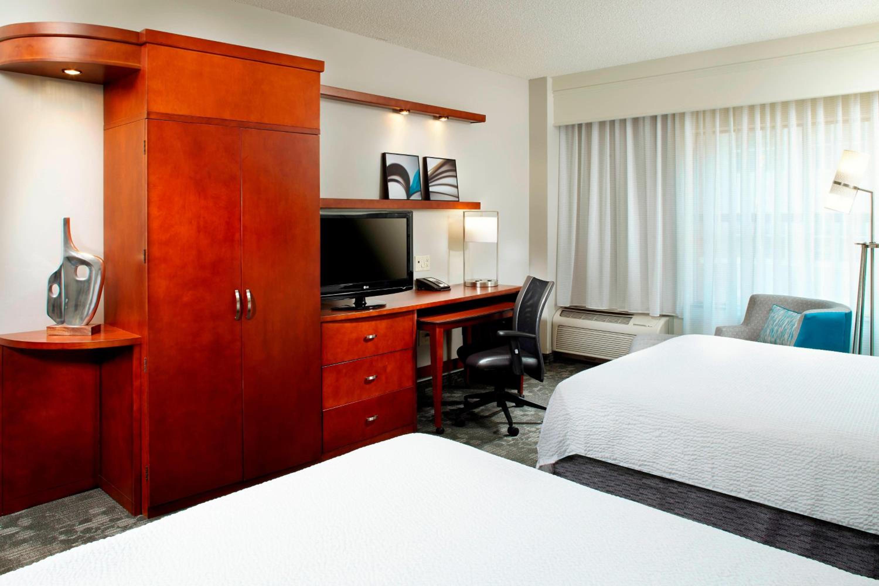 Queen Room with 2 Queen Beds - Photo 1
