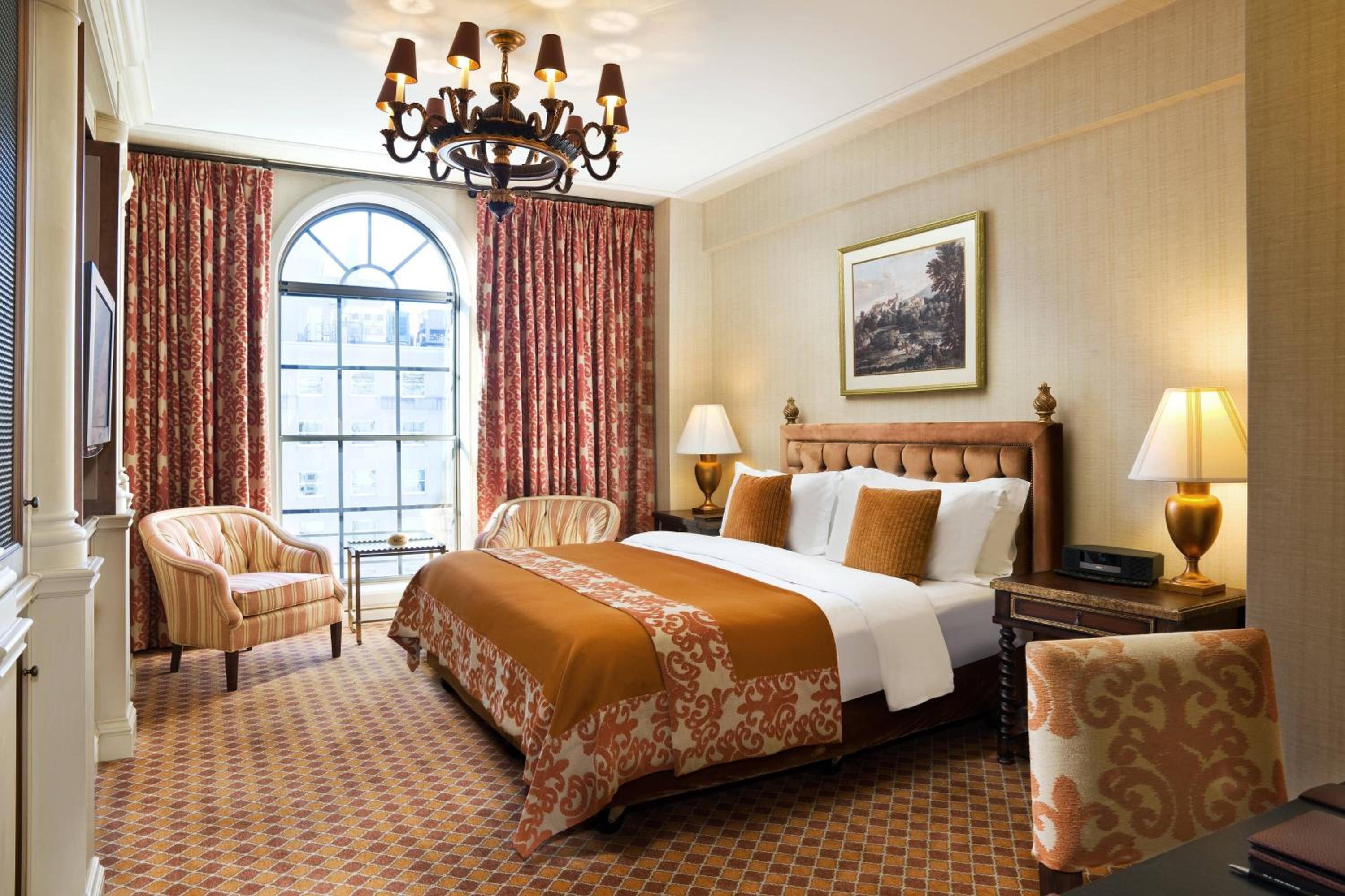 Deluxe, Guest room, 1 King - Photo 2