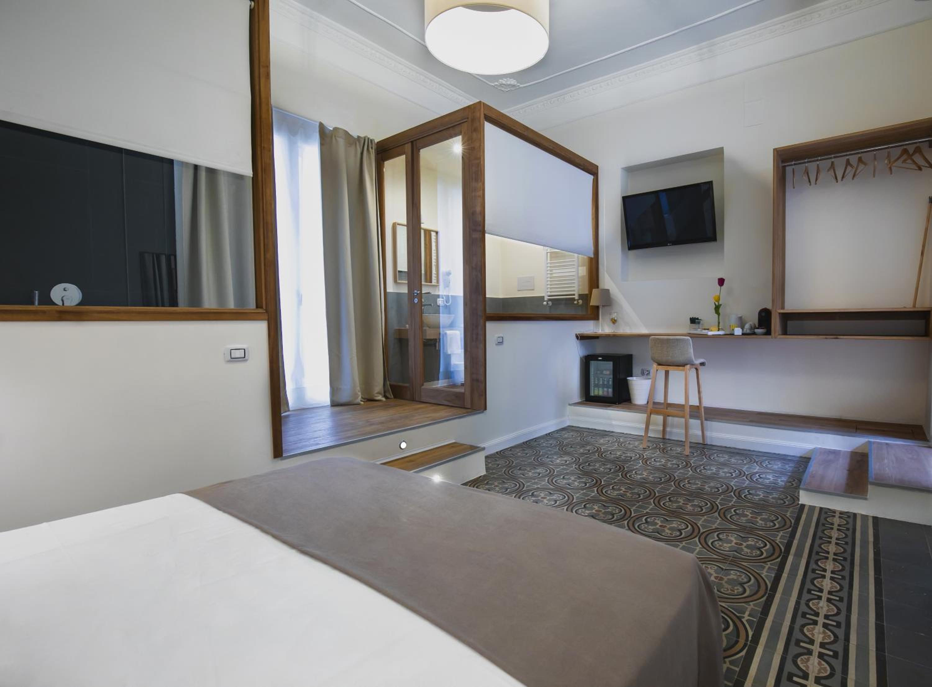 Junior Suite with Spa Bath - Photo 9