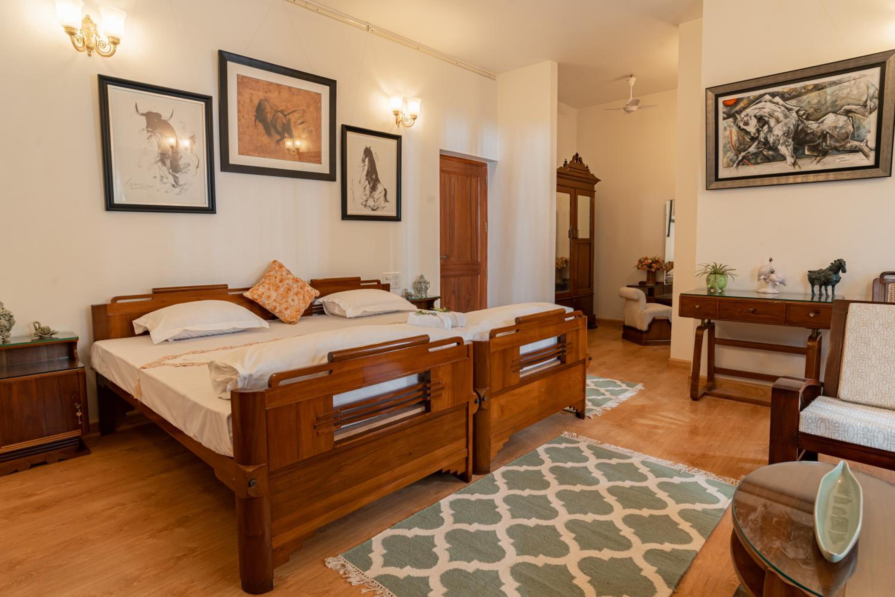 Deluxe Double Room with Balcony - Photo 2