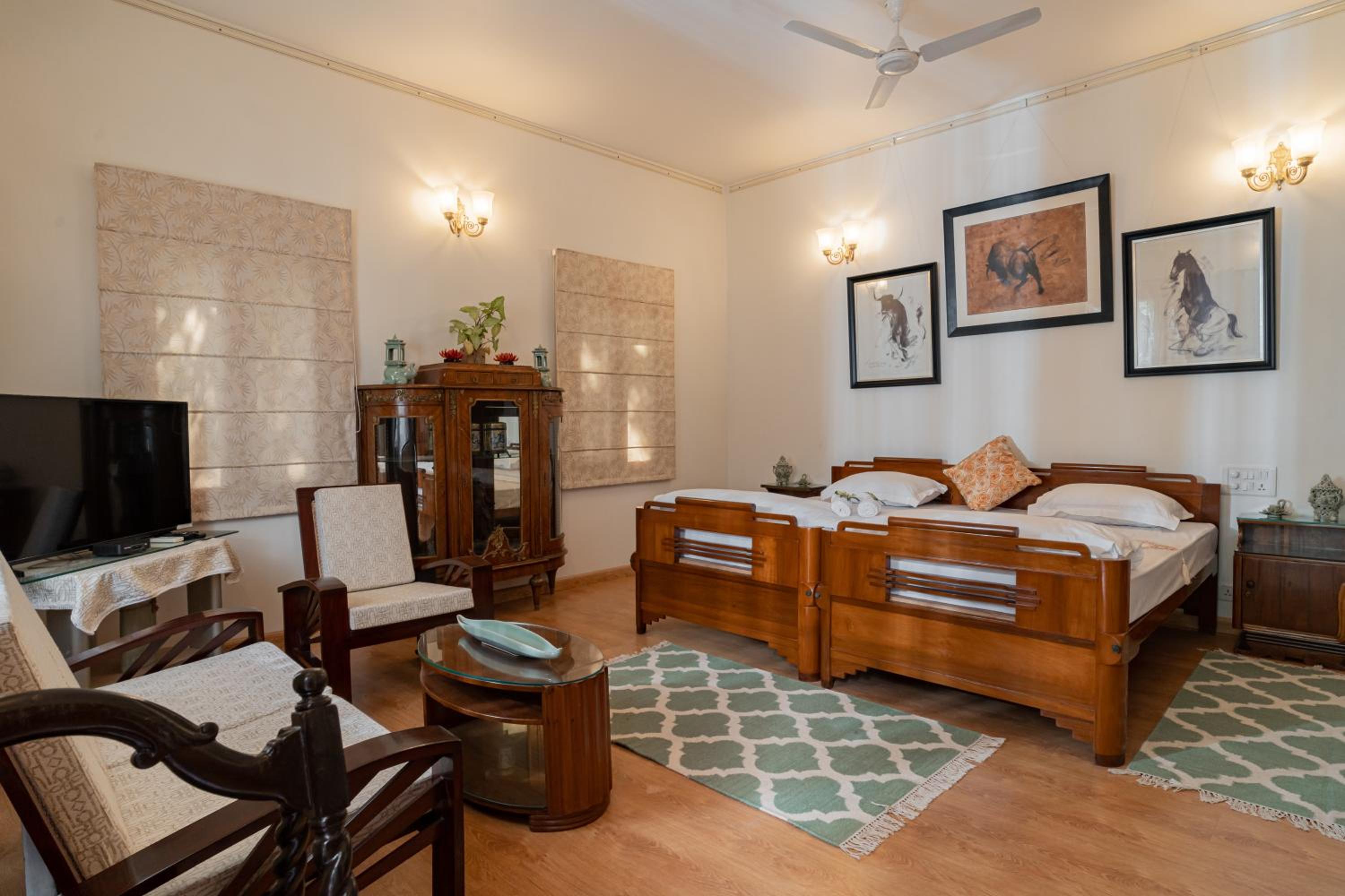 Deluxe Double Room with Balcony - Photo 10