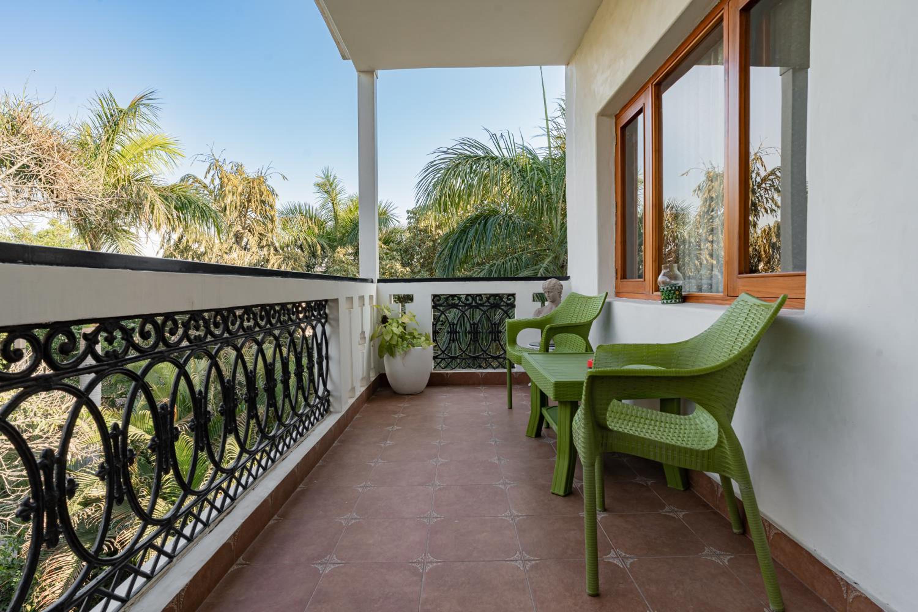 Deluxe Double Room with Balcony - Photo 5