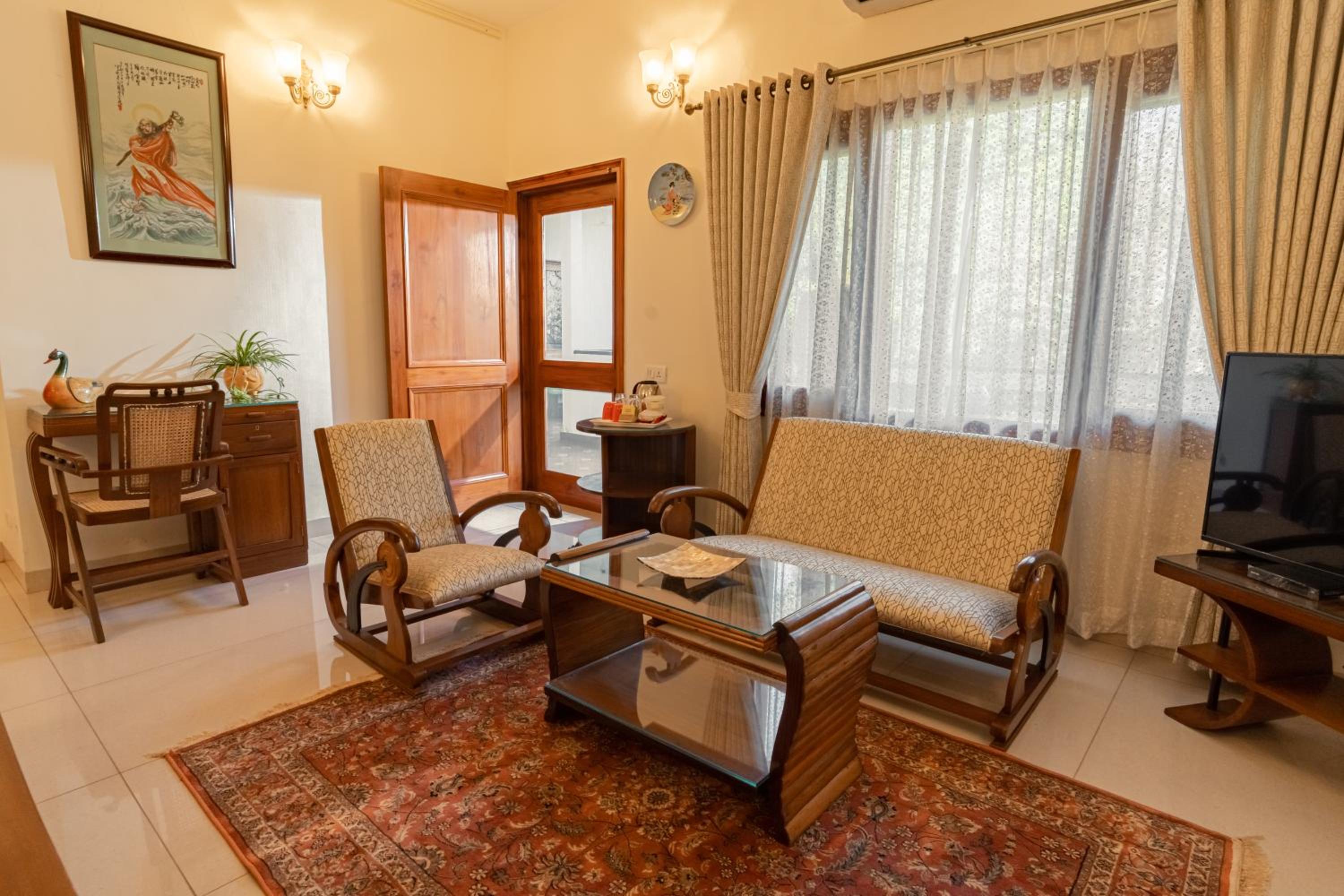 Deluxe Double Room with Balcony - Photo 3