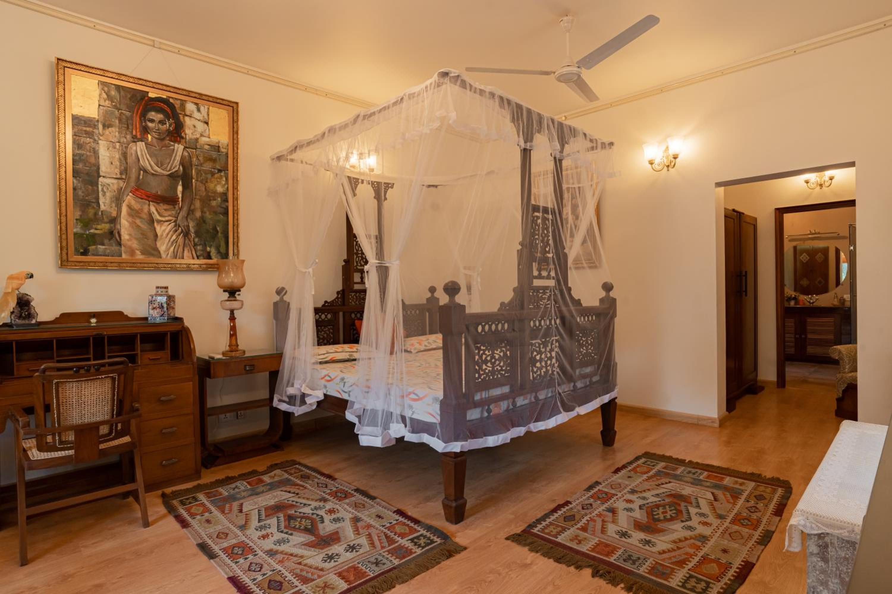 King Room with Balcony - Photo 3