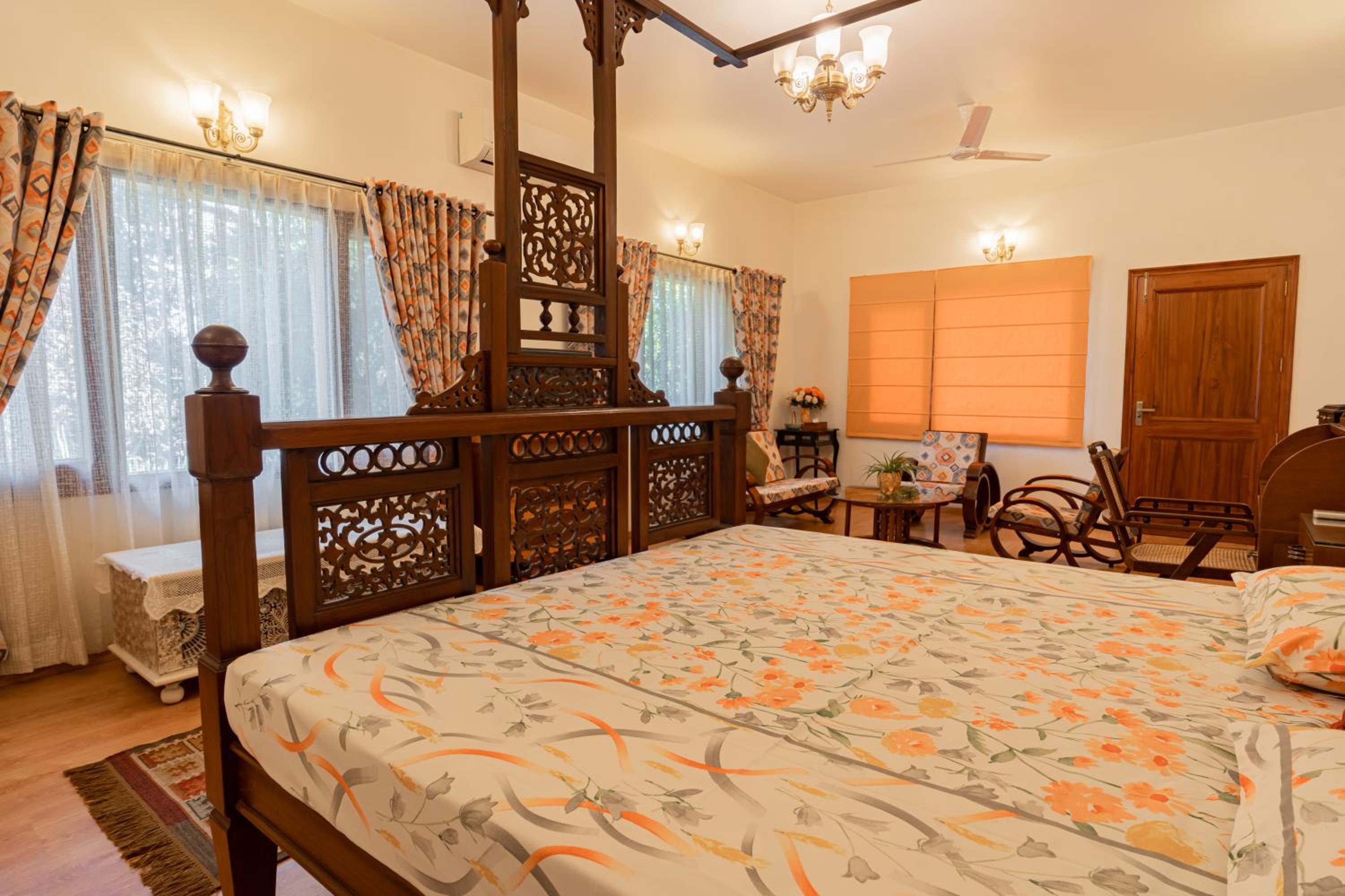 King Room with Balcony - Photo 2