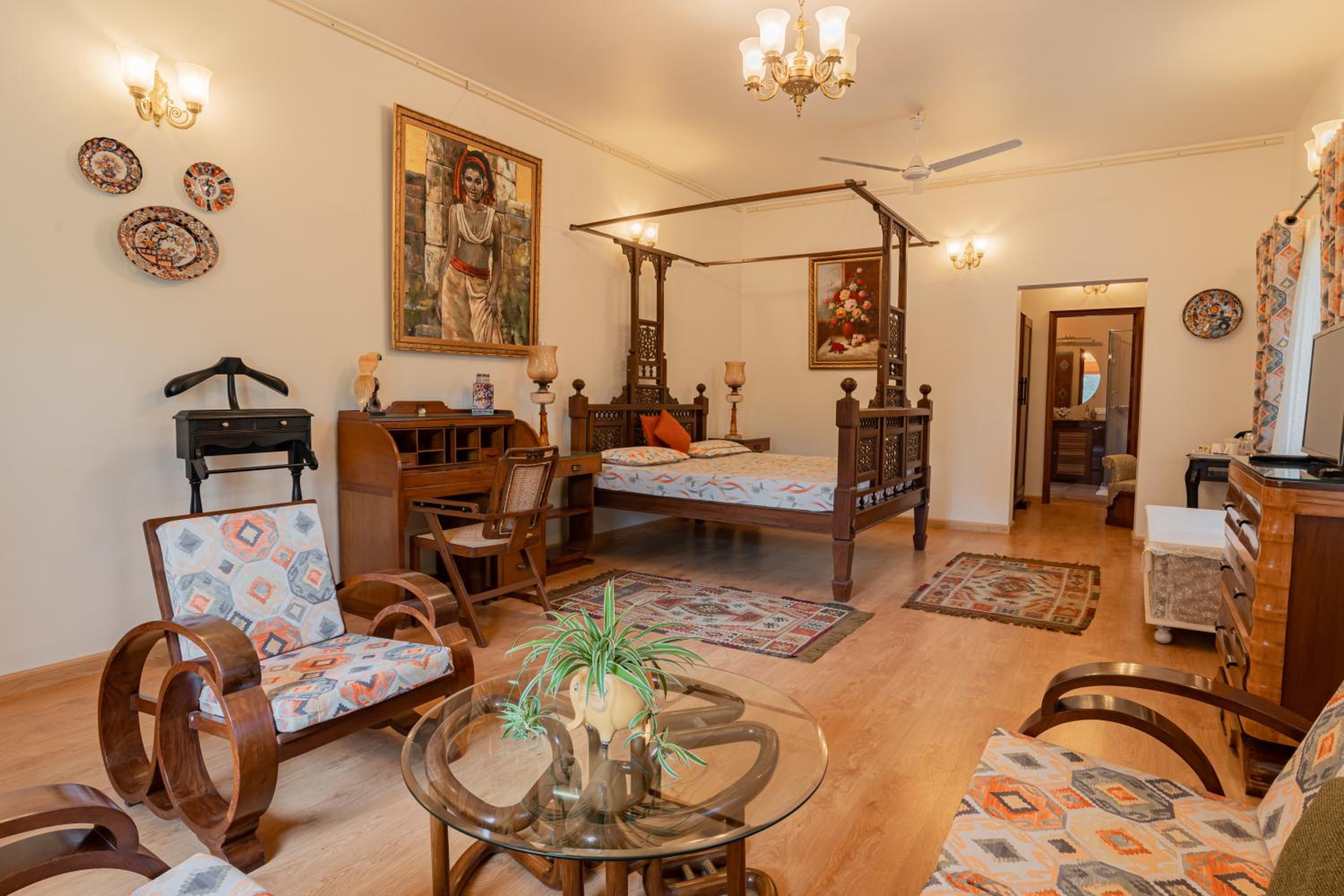 King Room with Balcony - Photo 15
