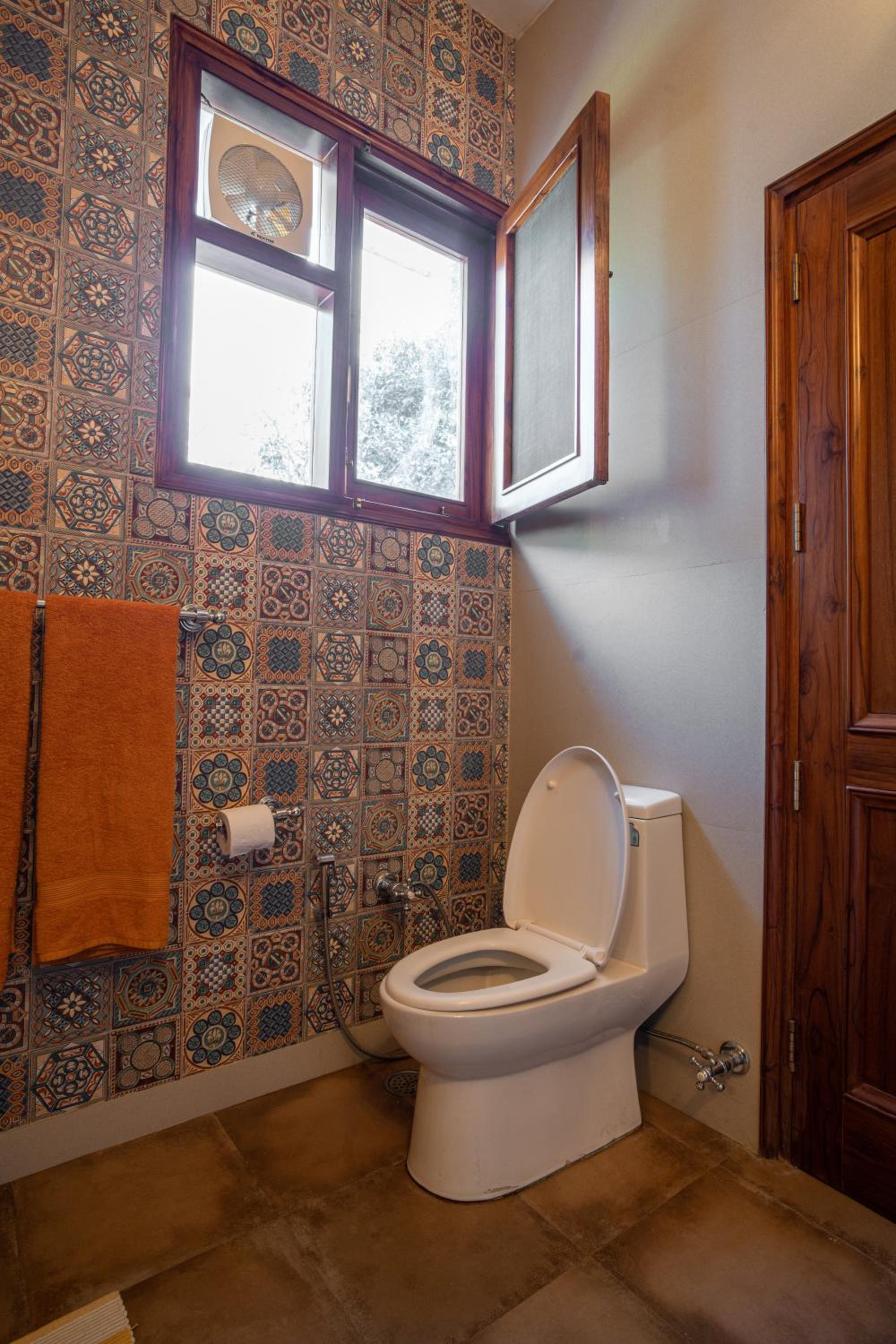 King Room with Balcony - Photo 13