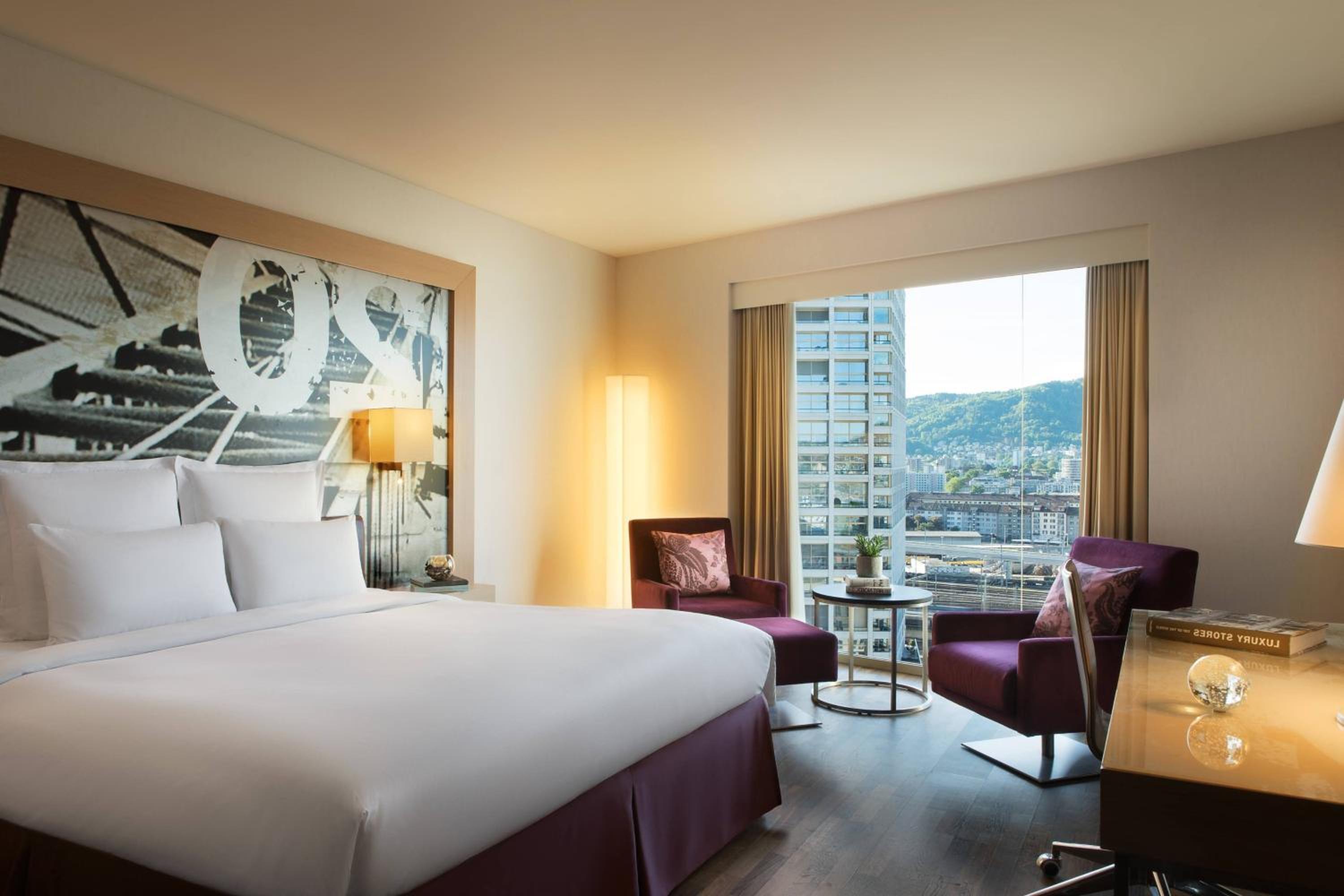 King Room with Club Lounge Access - Top Floor - Photo 10