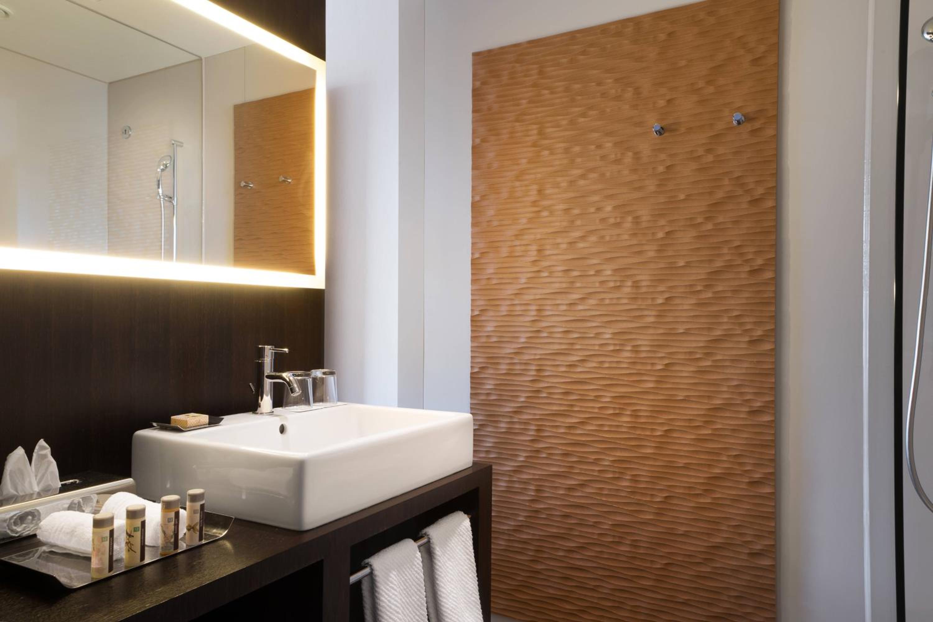 Comfort King Room - Photo 10