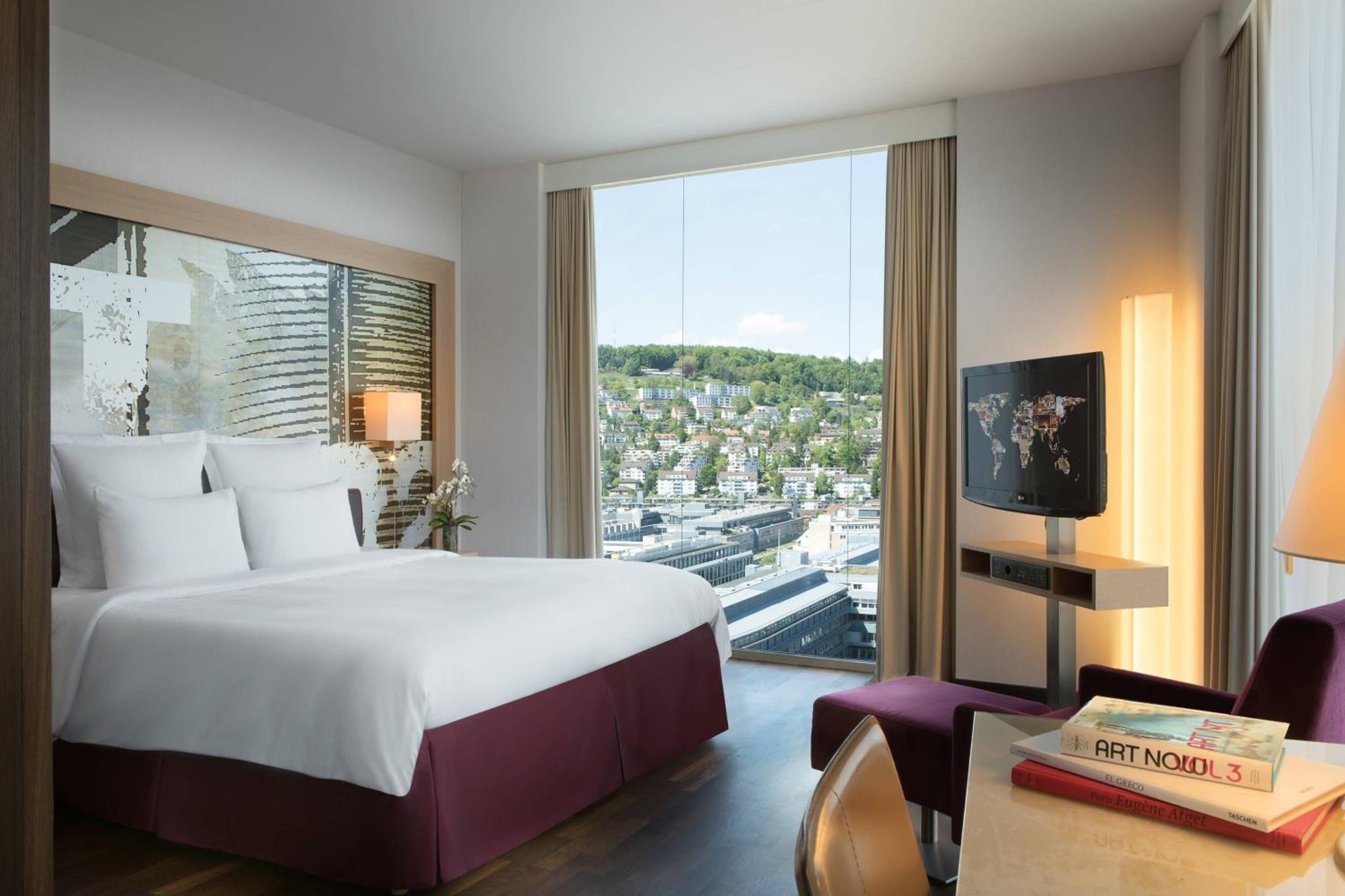 One-Bedroom Junior Suite - Club Lounge Access - Photo 14