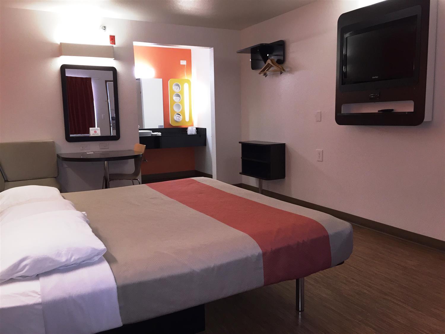 Deluxe King Room photo 2