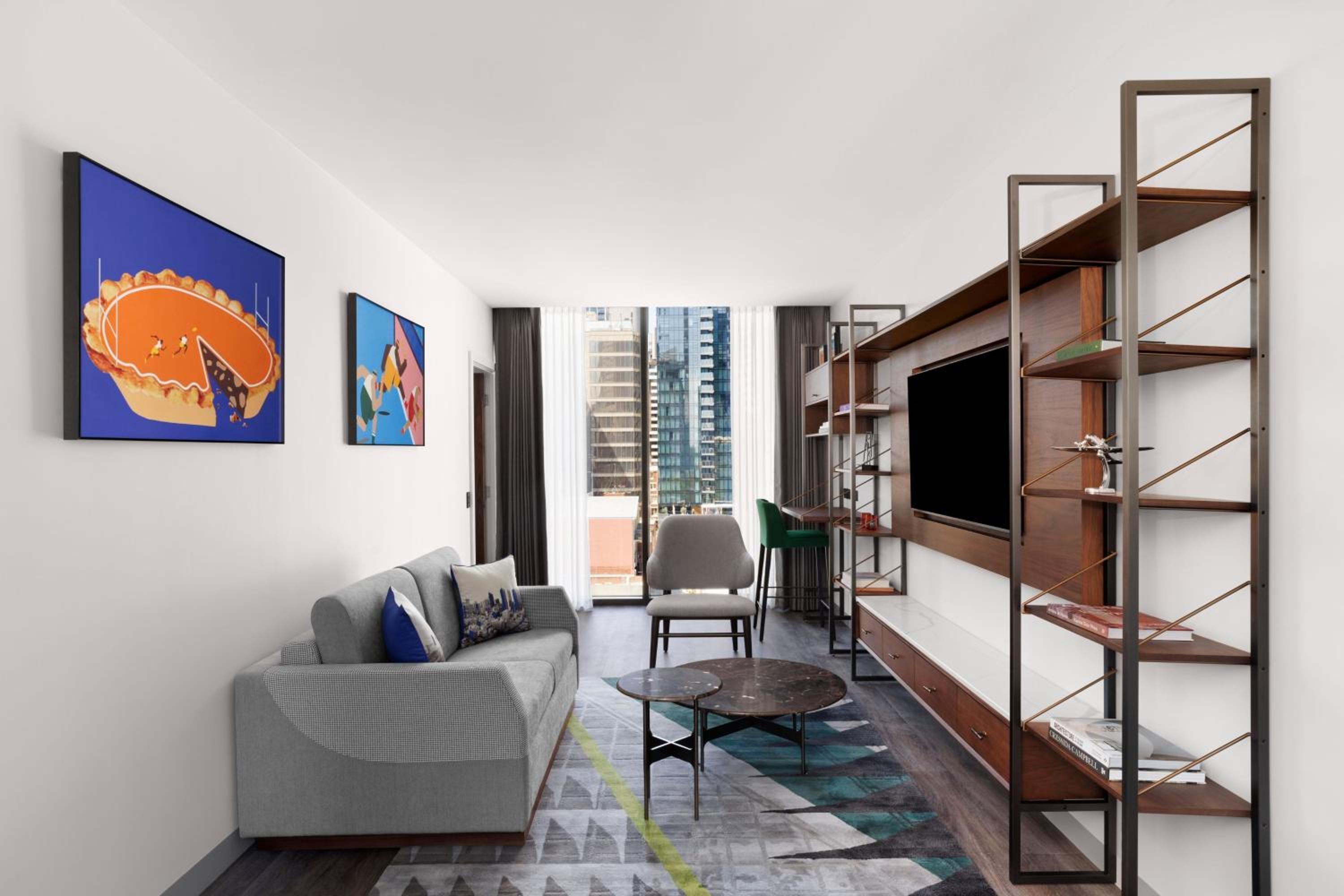 One-Bedroom King Suite with City View - Photo 2