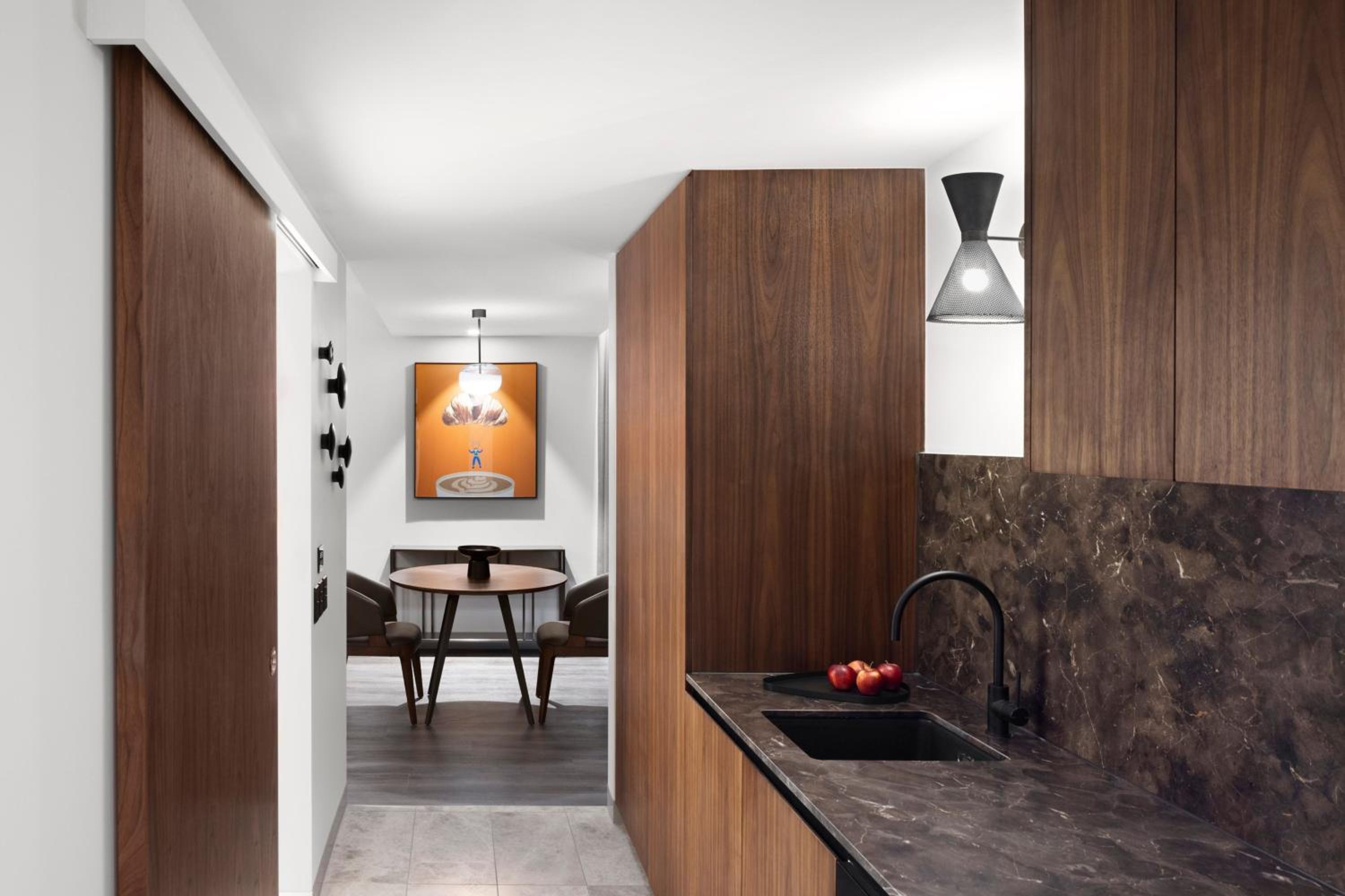 One-Bedroom King Suite with City View - Photo 4
