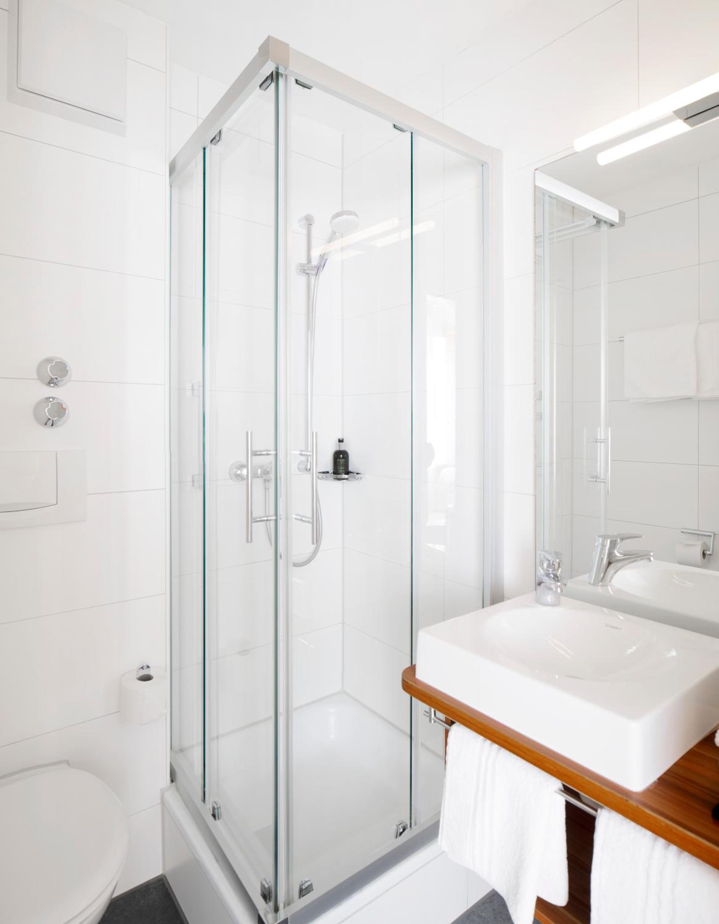 Double Room with Balcony and Lake View photo 3