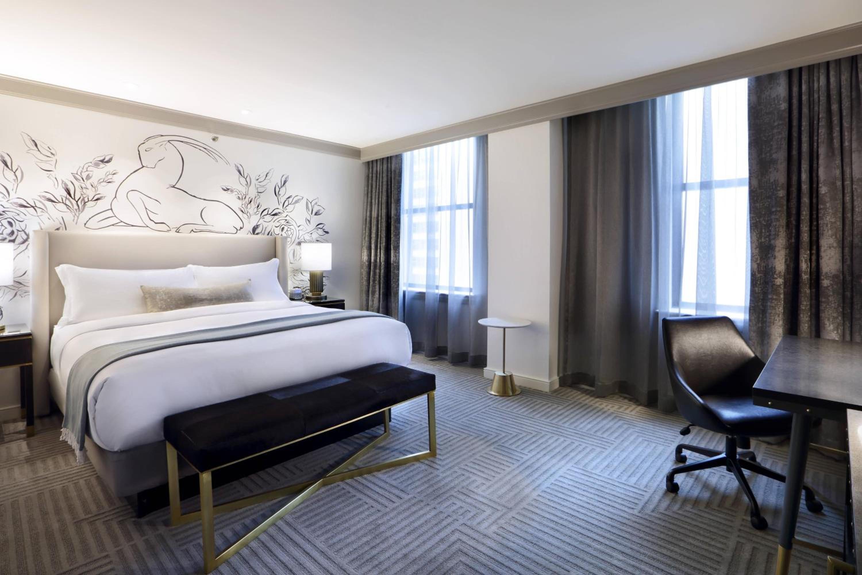 Guest Room, 1 King - Photo 1