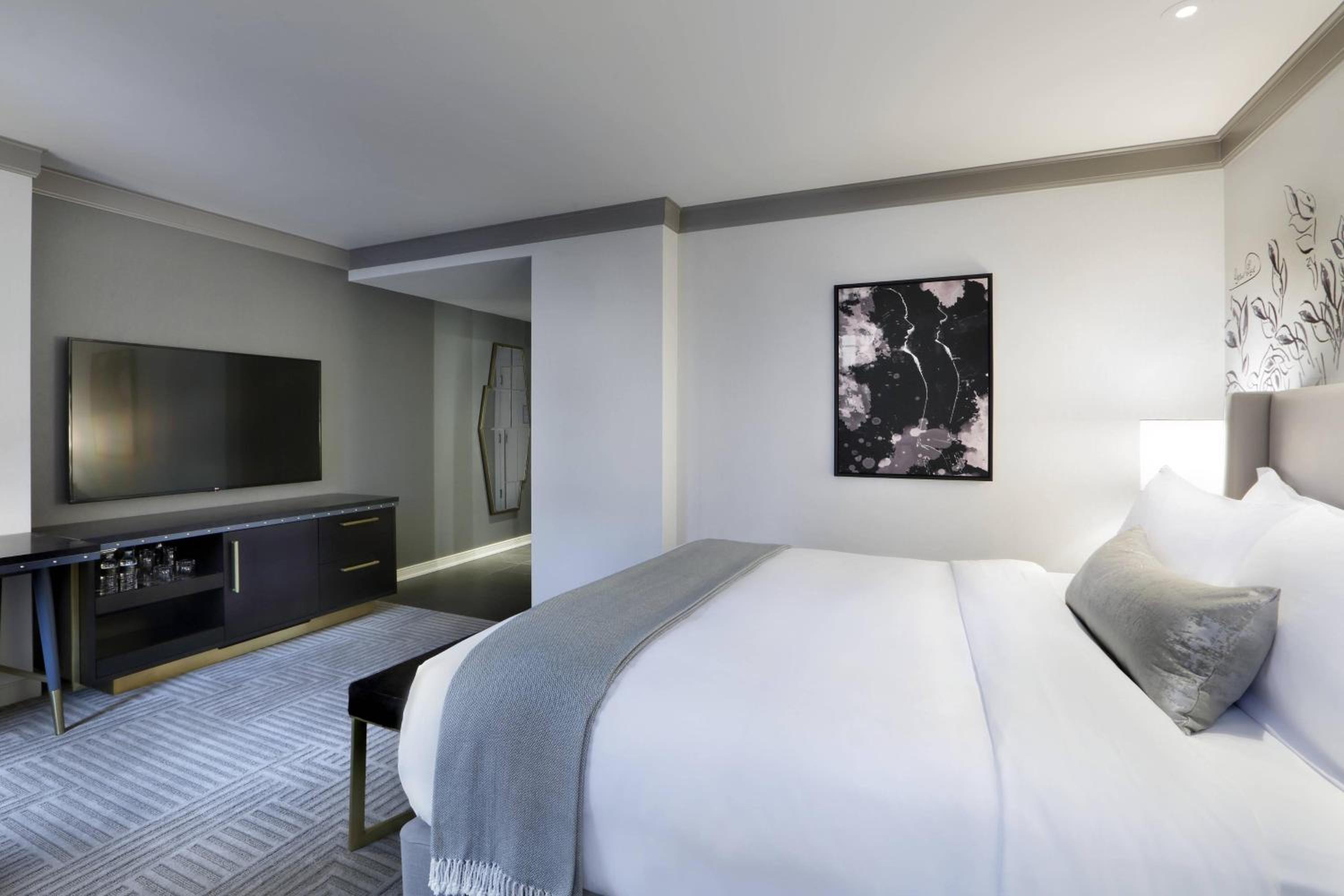 Guest Room, 1 King - Photo 6