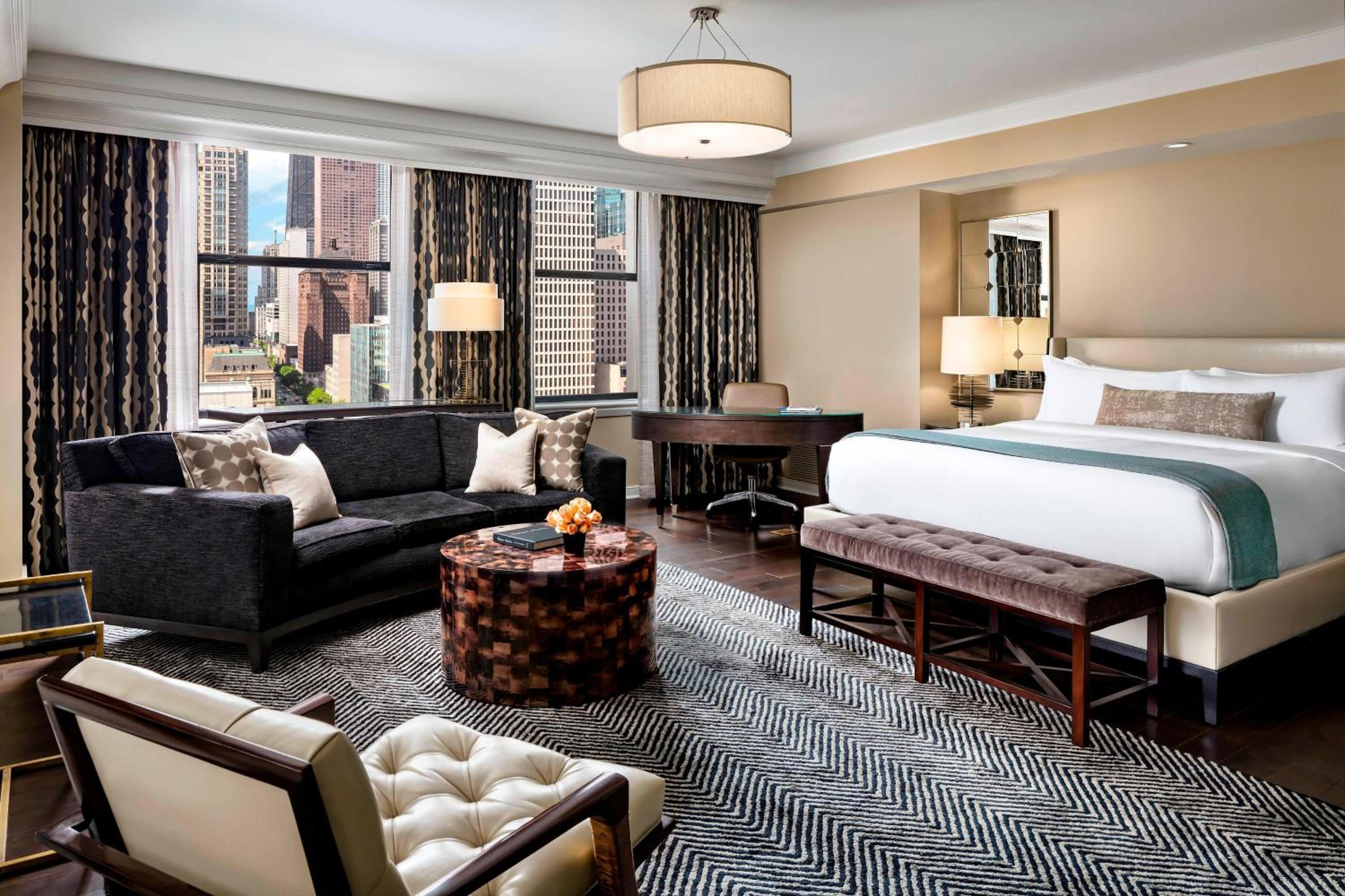 Junior Suite with One King Bed (Non Smoking)