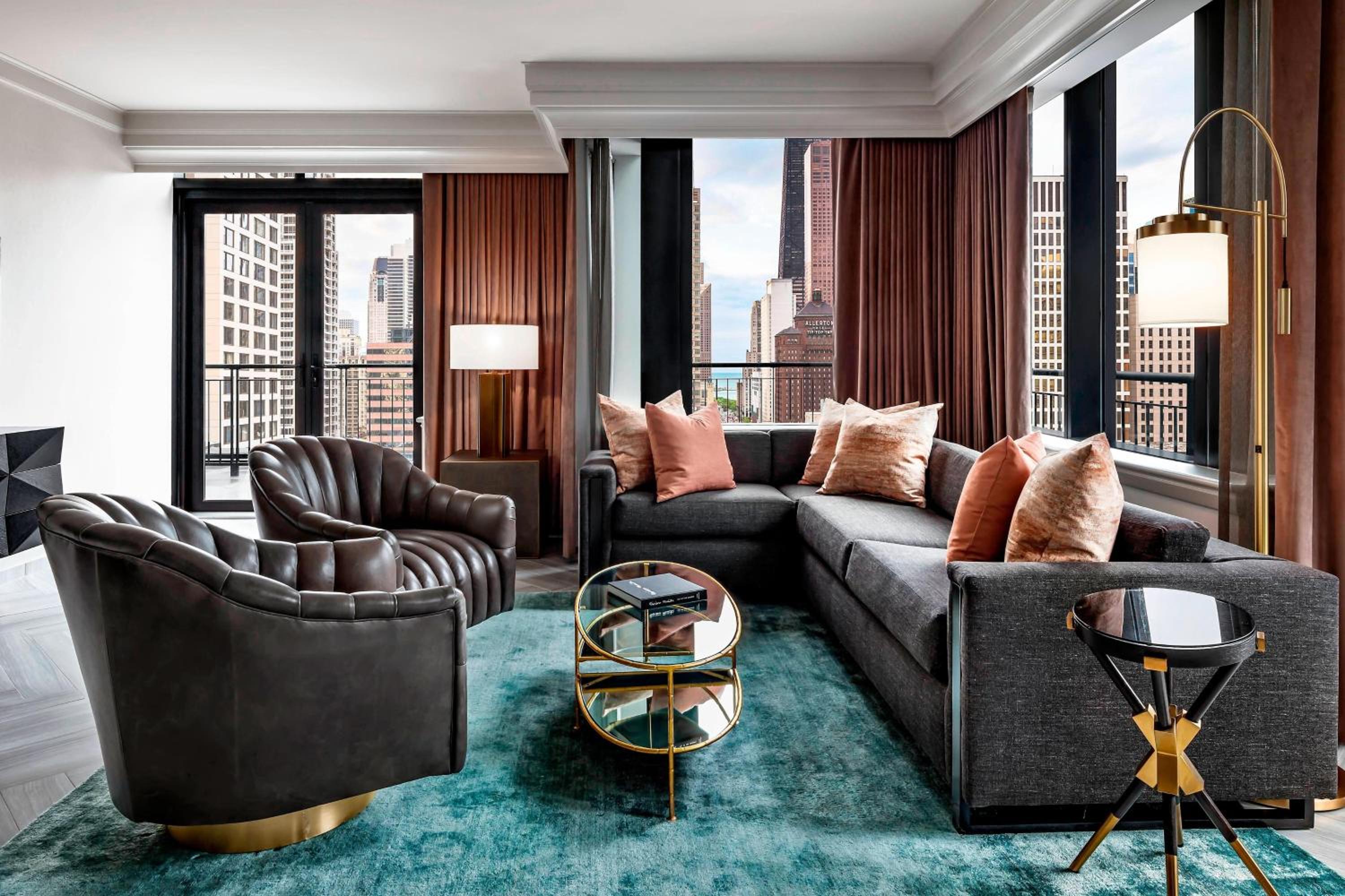 Gwen Luxury, Suite, 1 King, Sofa bed, Michigan Ave view