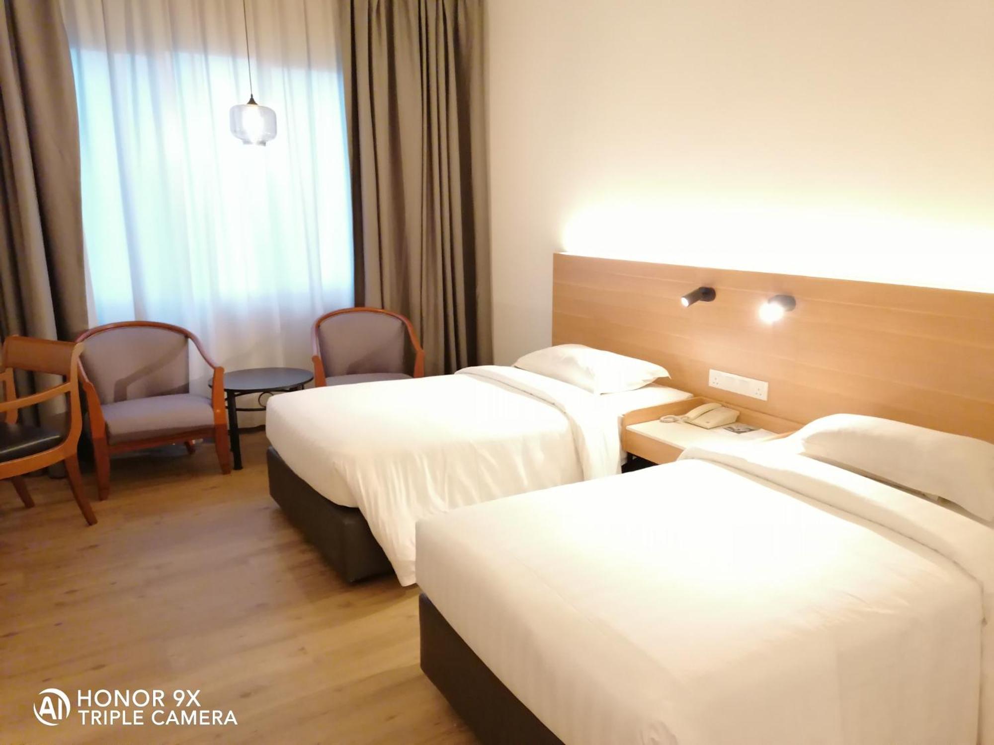 New Renovated Room - Superior Twin - Photo 2