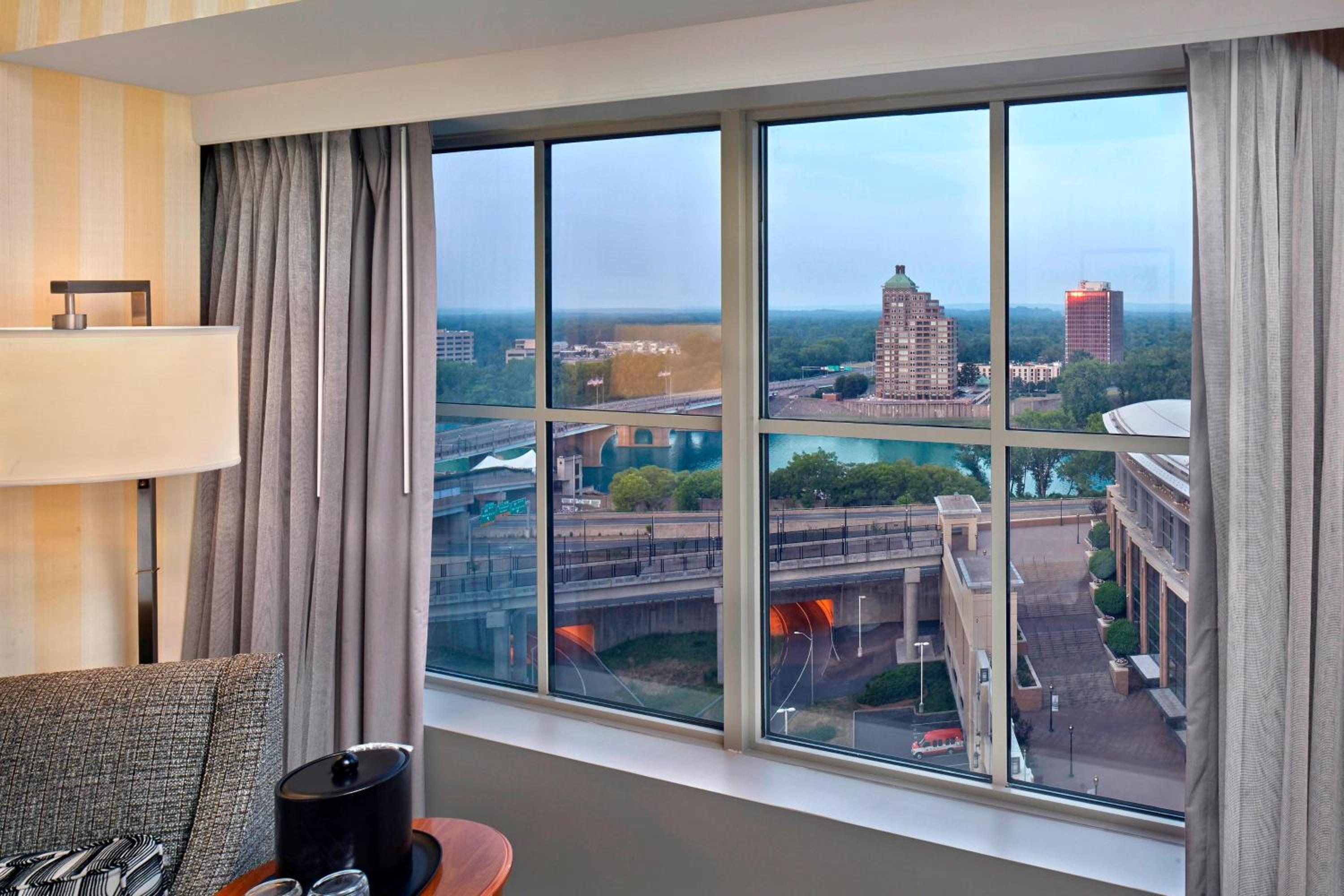 Guest room with King - Concierge level - Photo 3