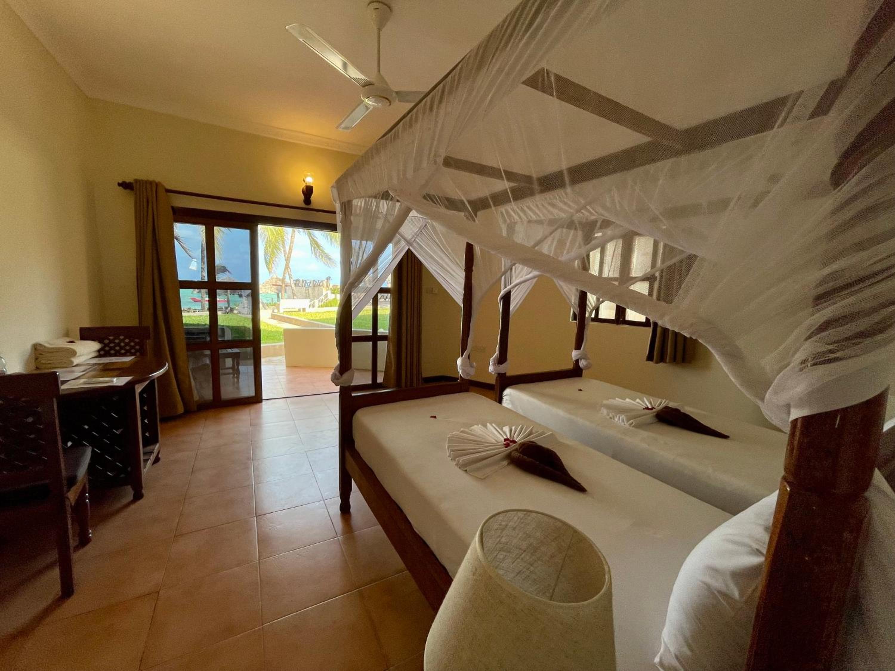 Standard Twin Room with Sea View
