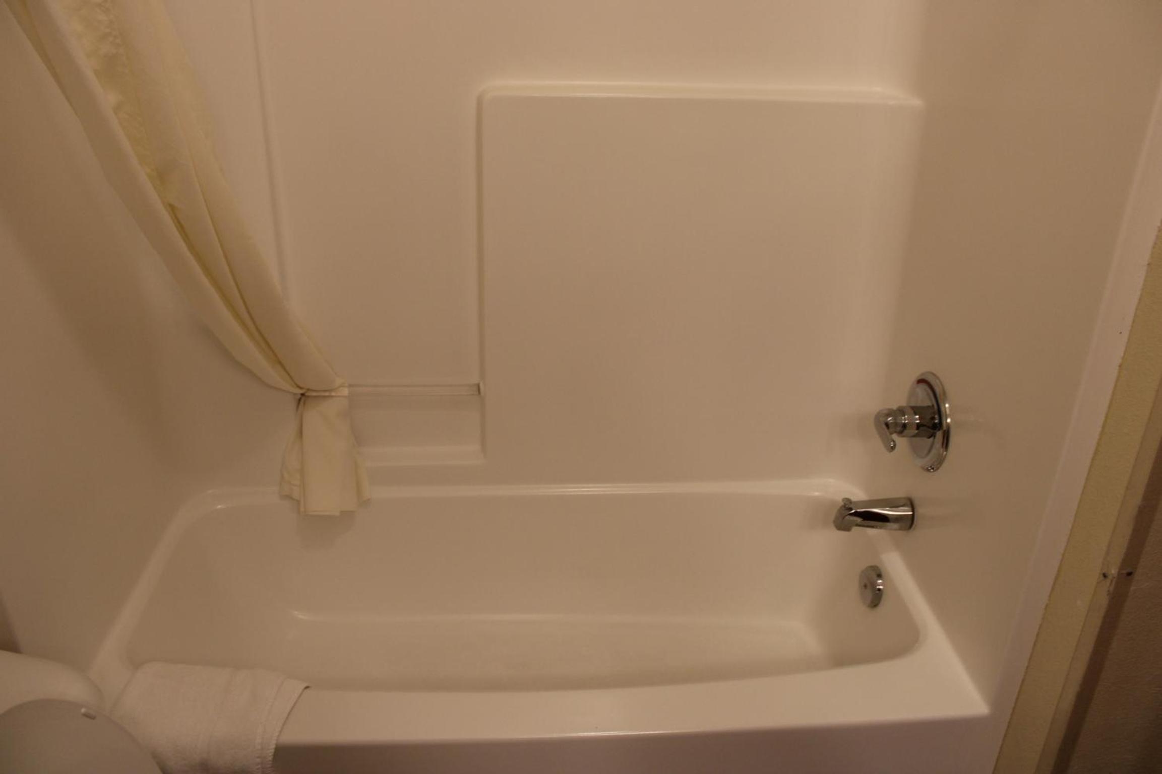 King Suite - Non-Smoking - Photo 6