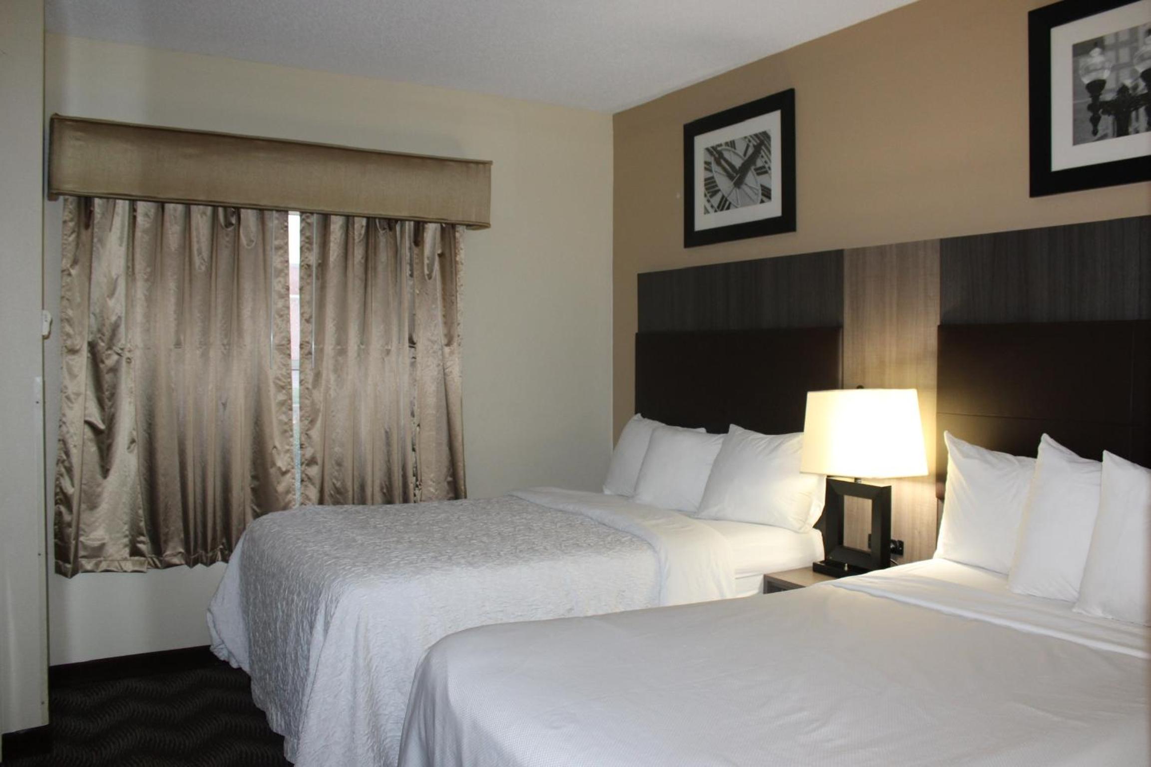 Suite with Two Double Beds - Non-Smoking - Photo 6