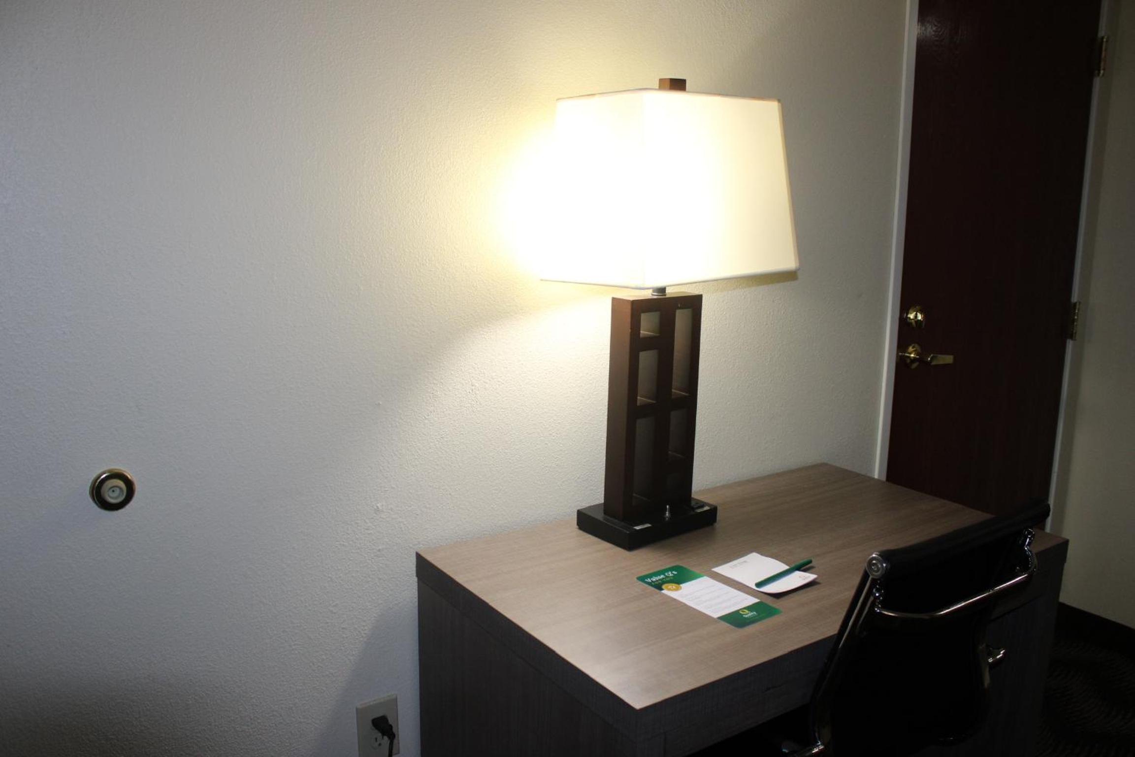 King Suite - Non-Smoking - Photo 3
