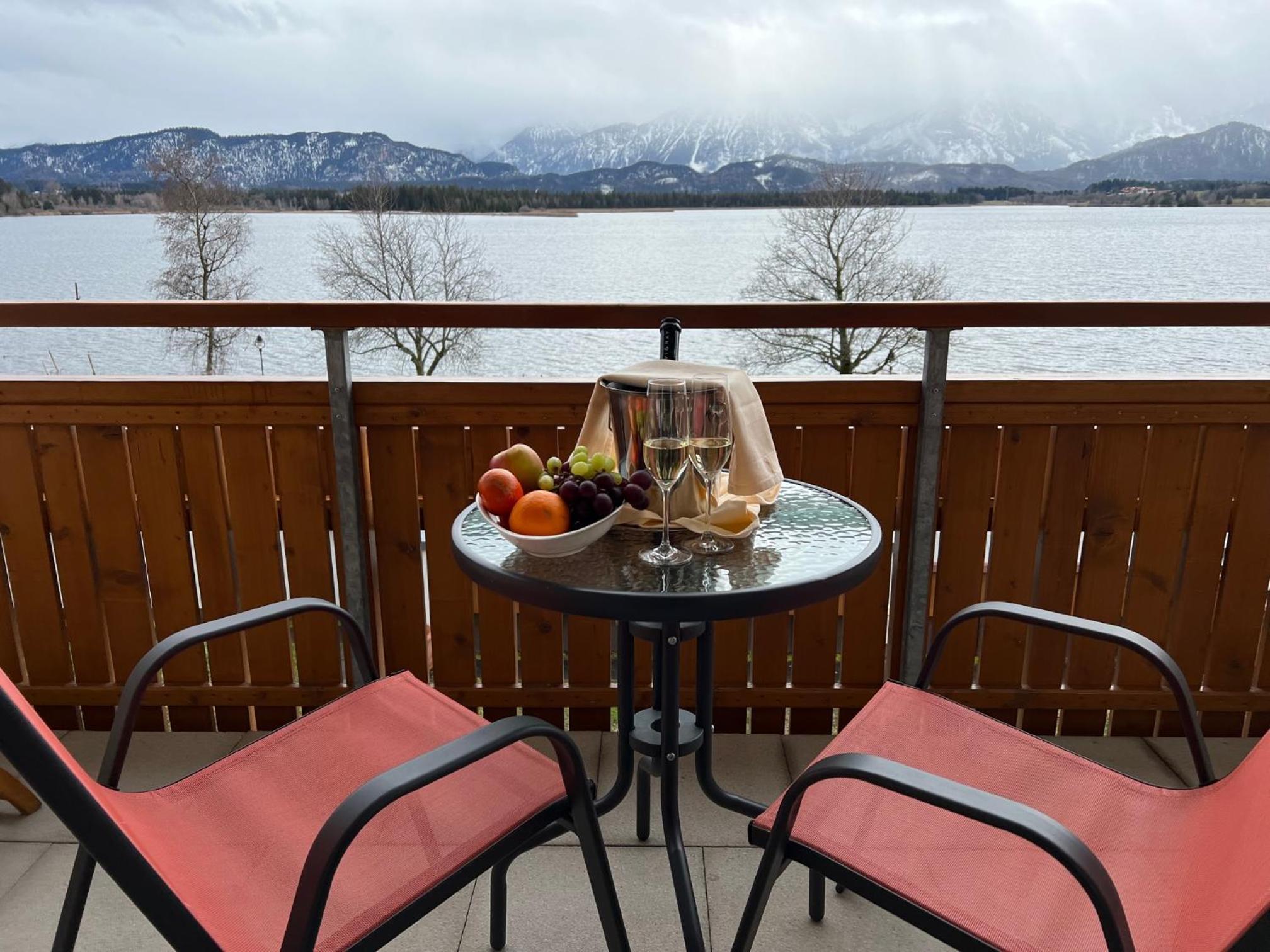 Junior Suite with Lake View - Photo 16