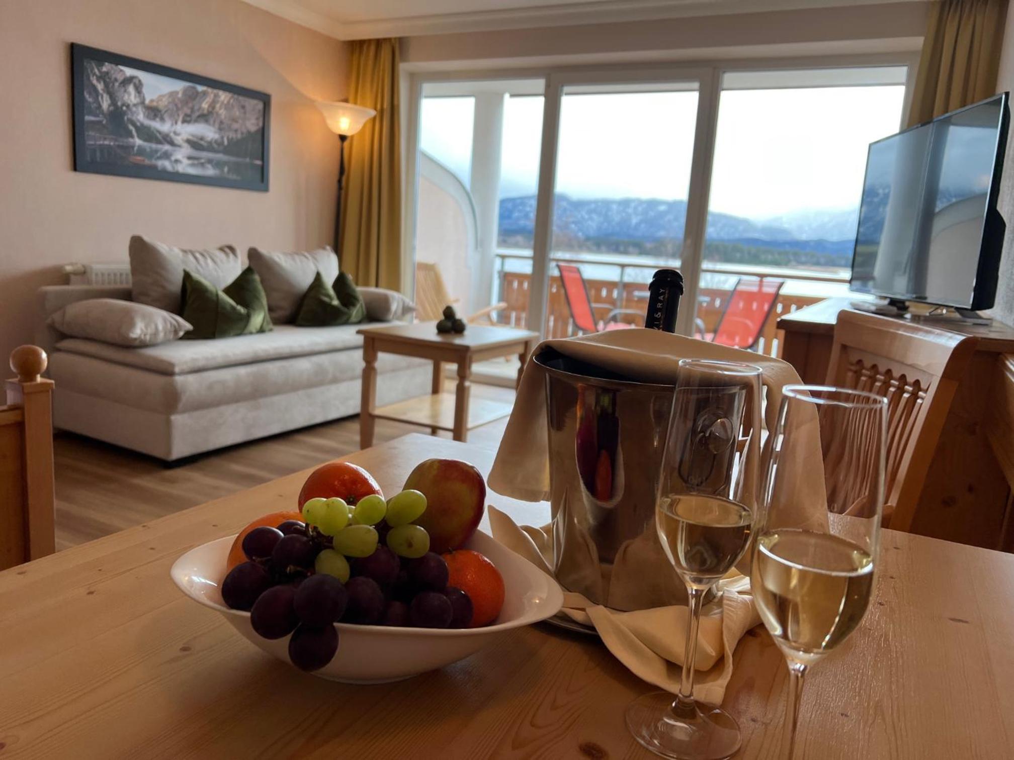 Junior Suite with Lake View - Photo 15