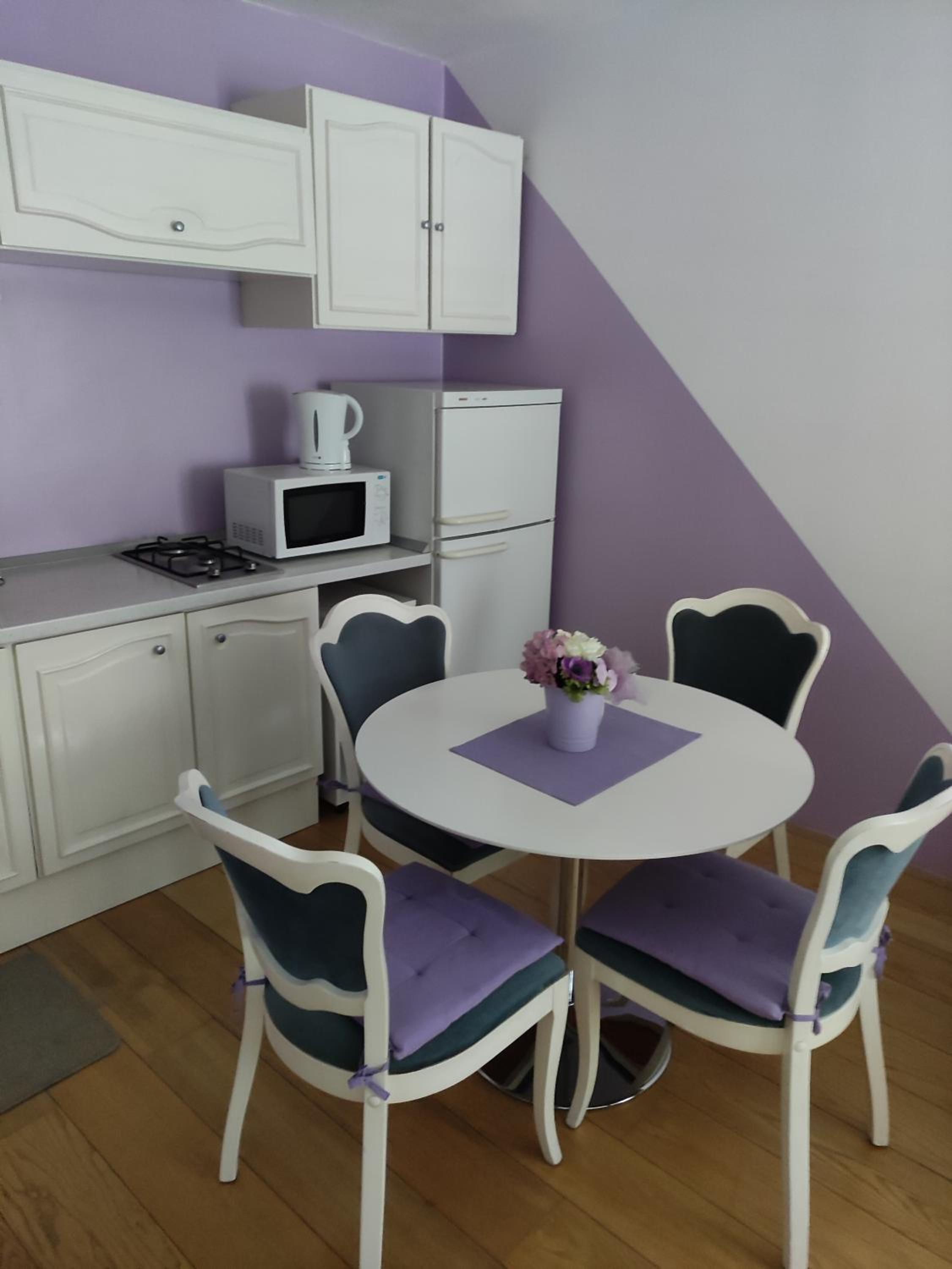 One-Bedroom Apartment - Photo 12