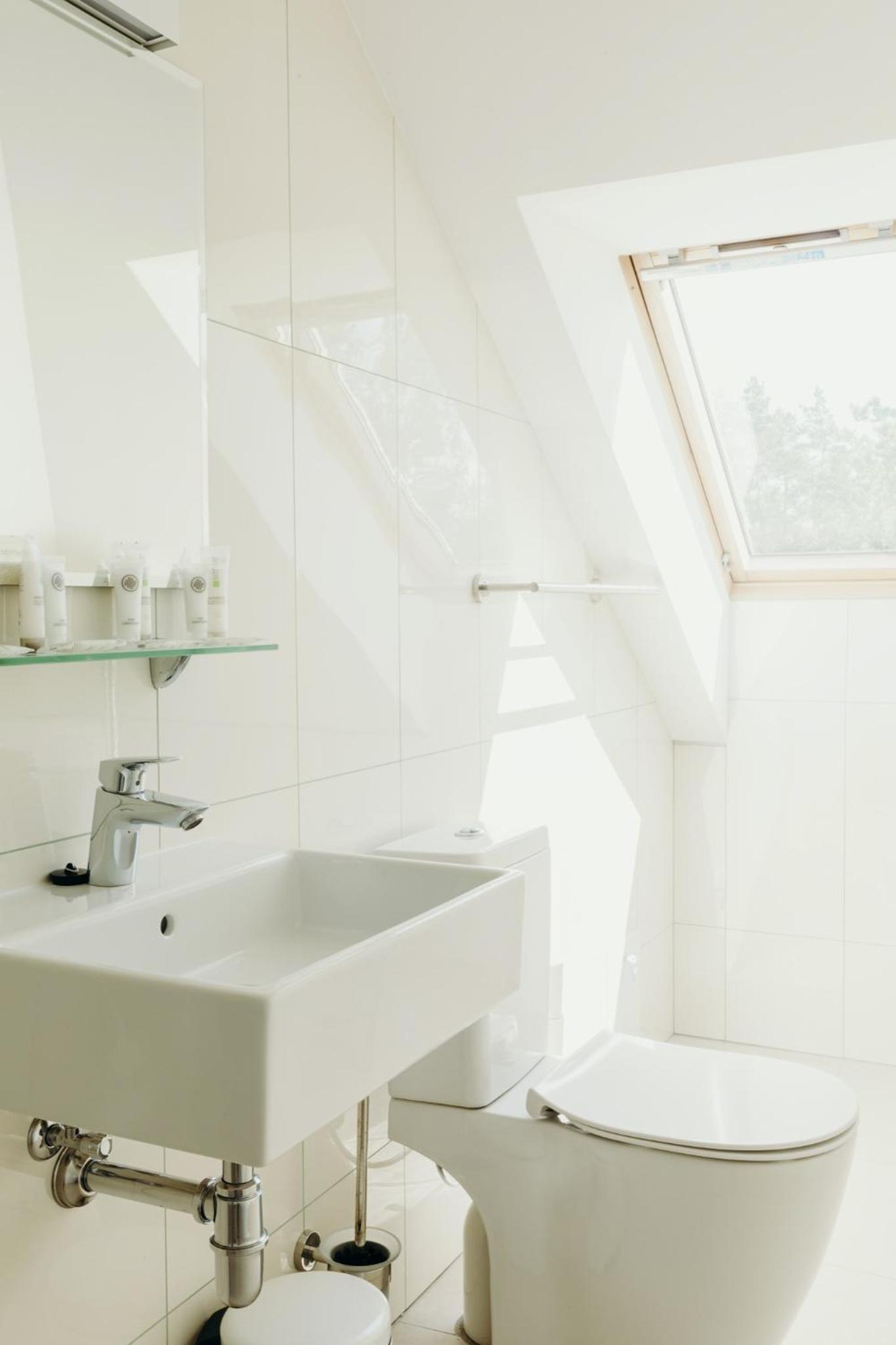 Quadruple Room with Bath - Photo 4
