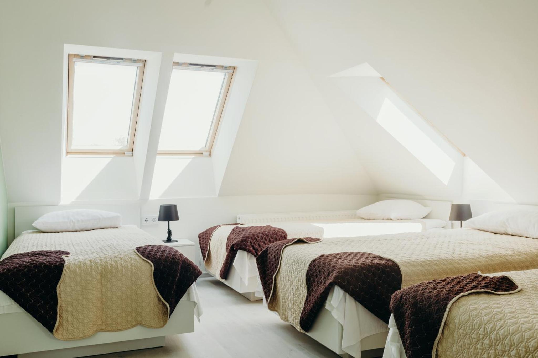 Quadruple Room with Bath - Photo 5