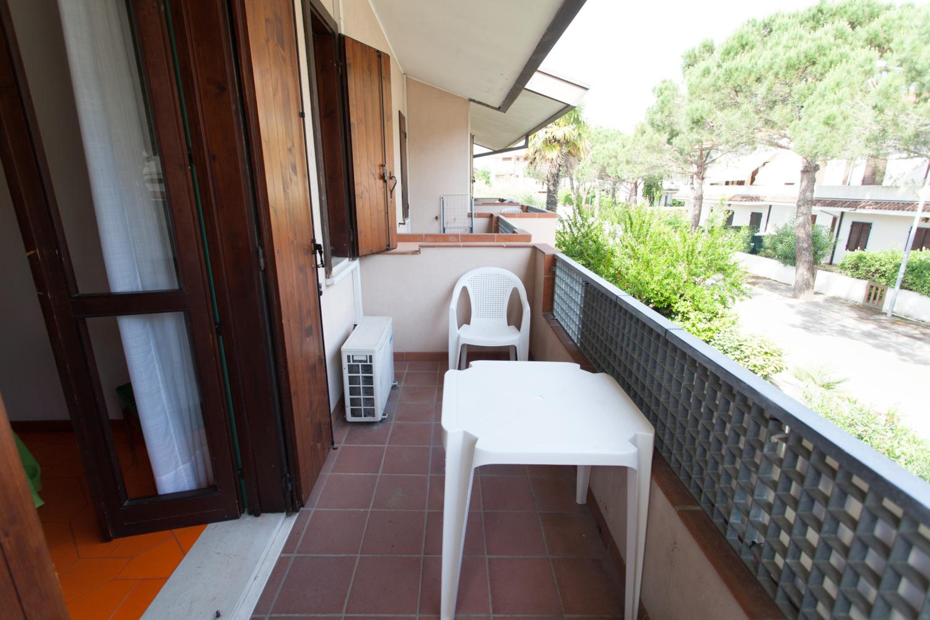 One-Bedroom Apartment with Balcony photo 2