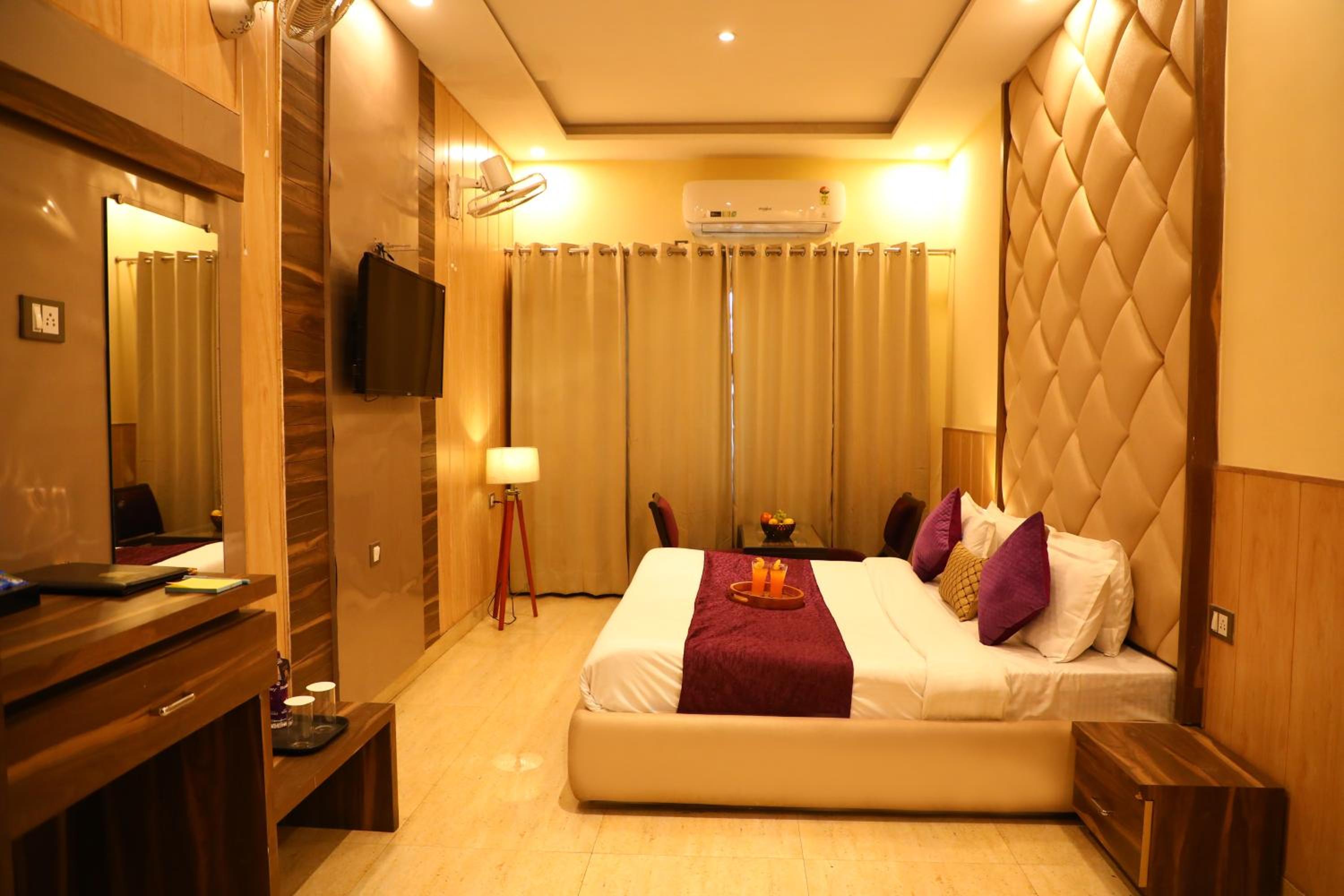 Suite with Balcony photo 1