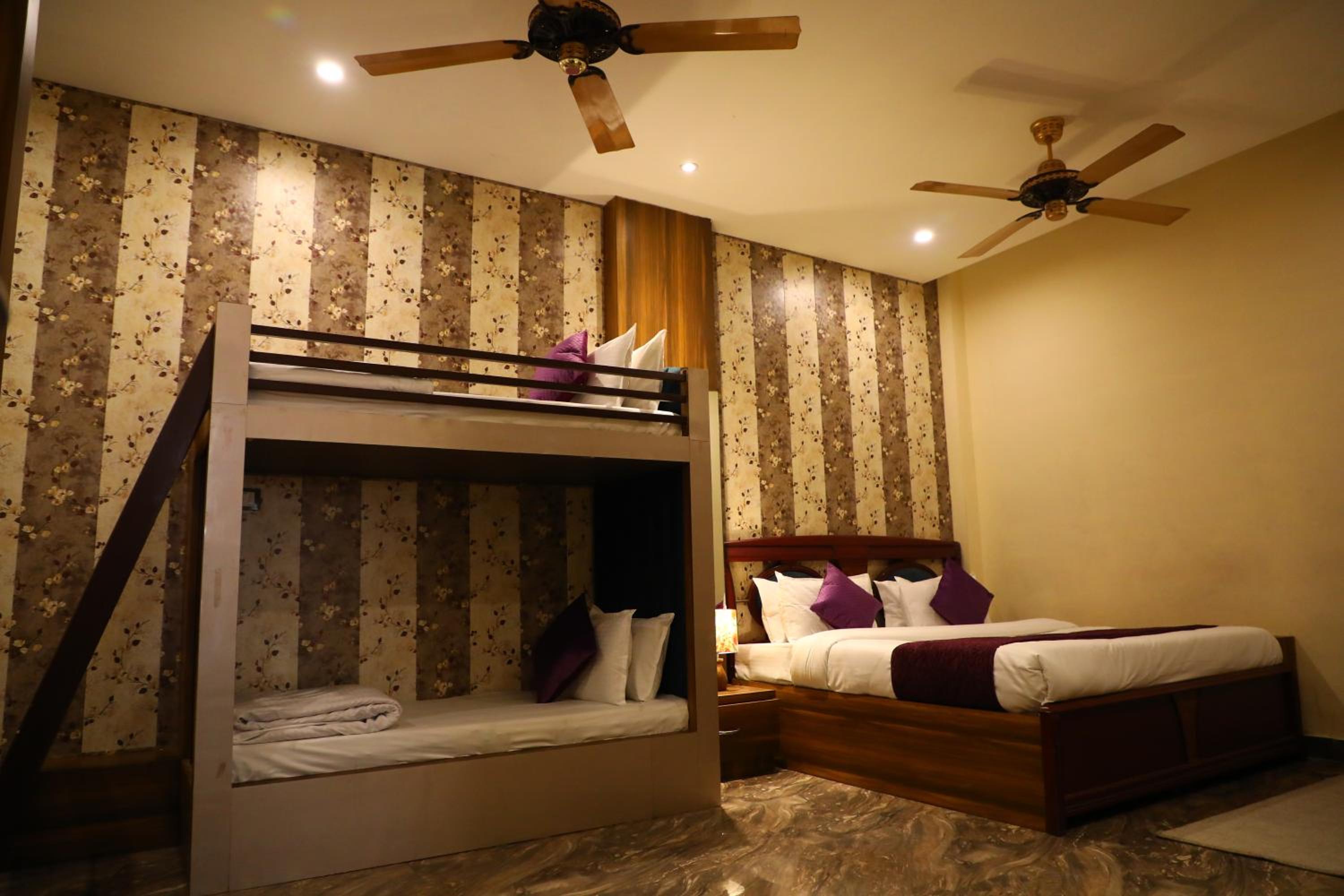 Deluxe Family Suite photo 1
