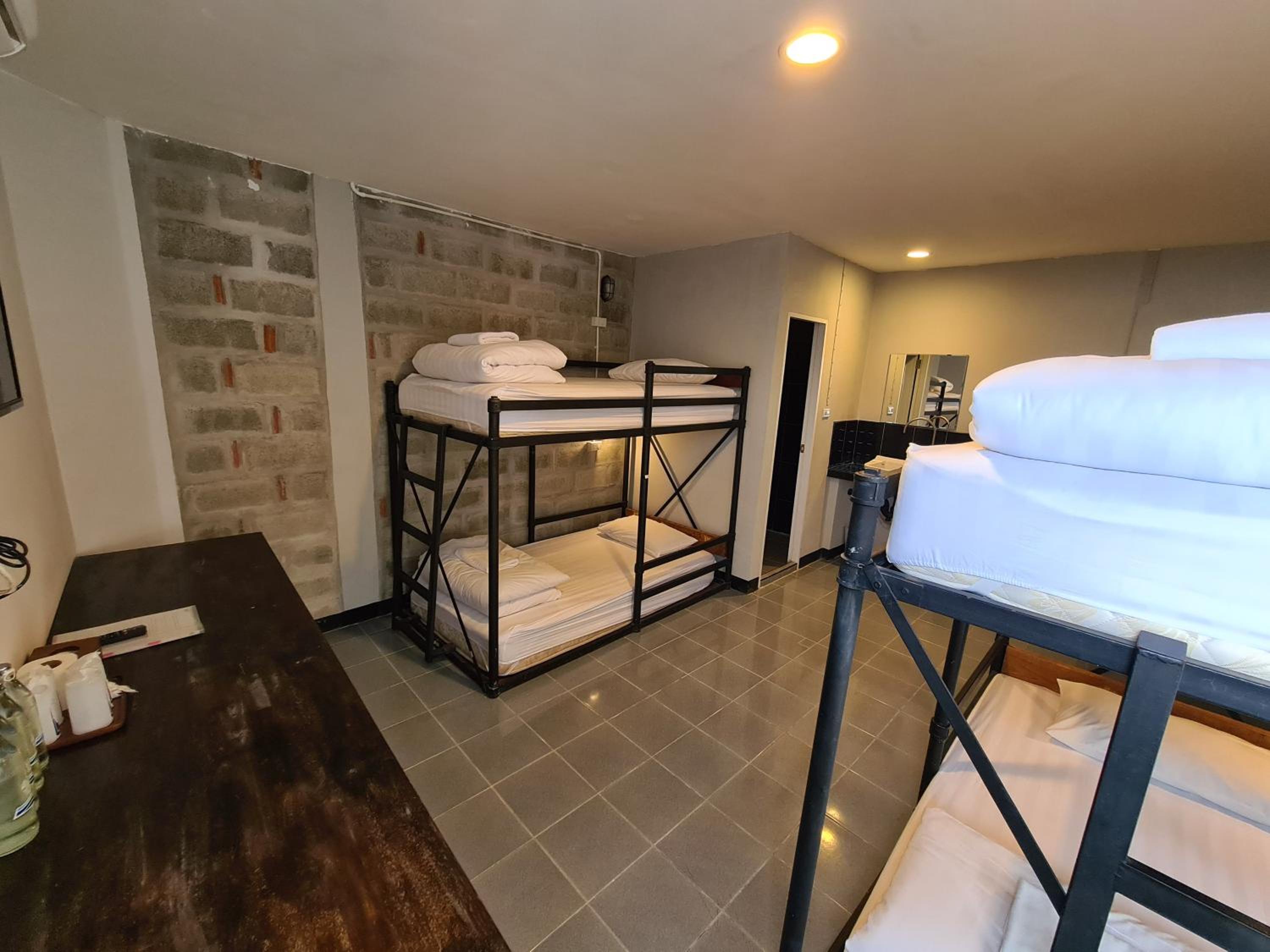 Family Bunk 4 Beds with Private Bathroom  photo 2