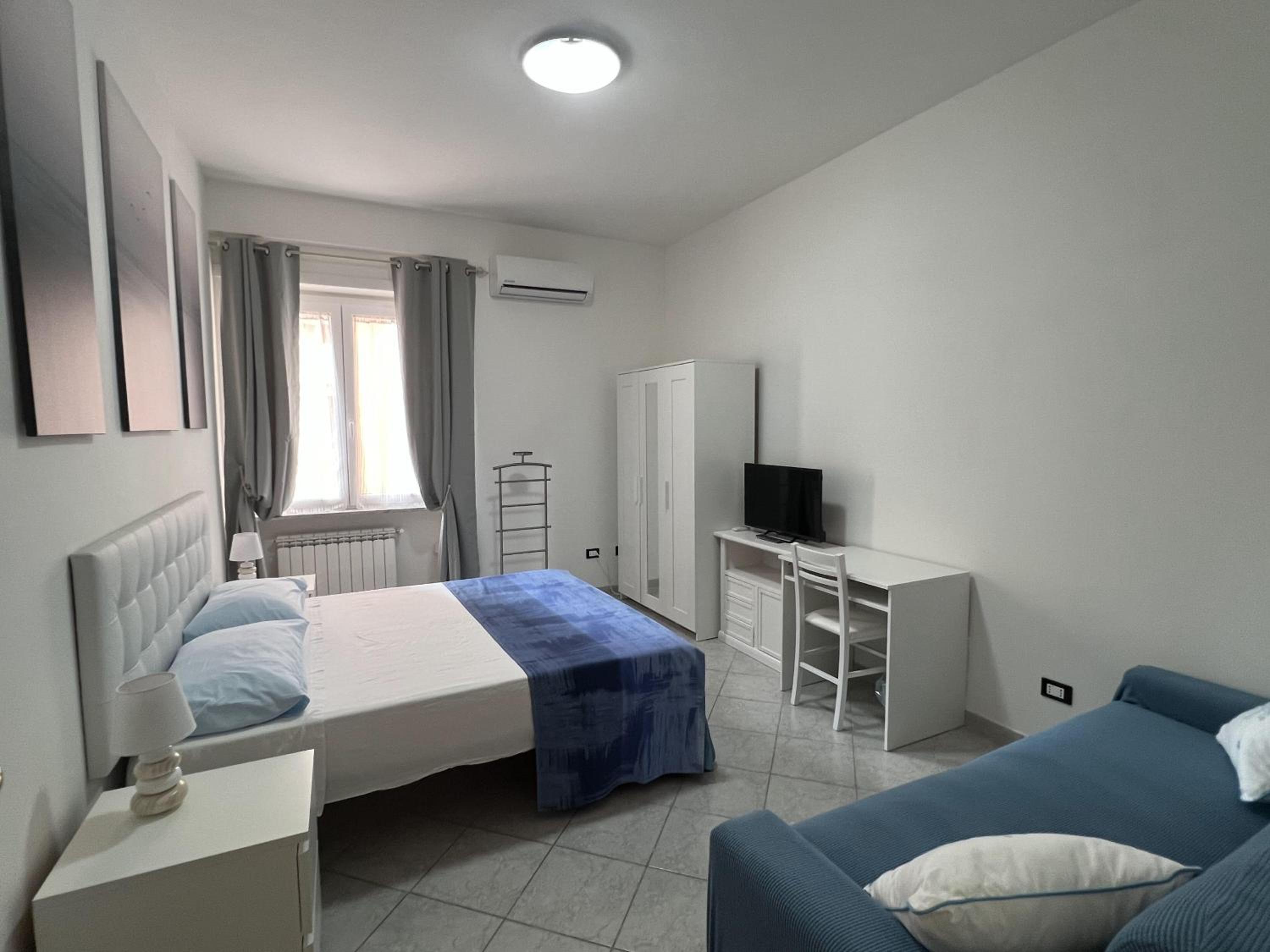 One-Bedroom Apartment photo 2
