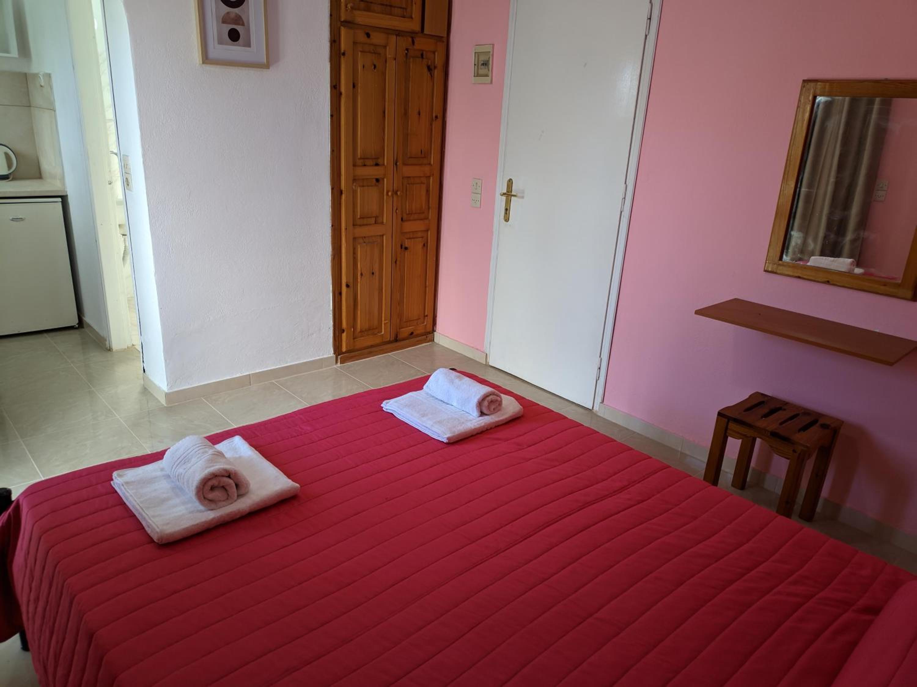 Double Room with Garden View - Photo 3