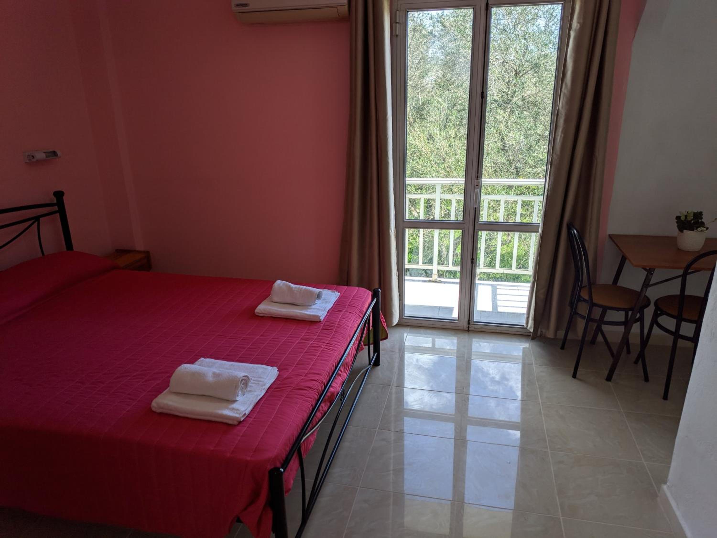 Double Room with Garden View - Photo 5