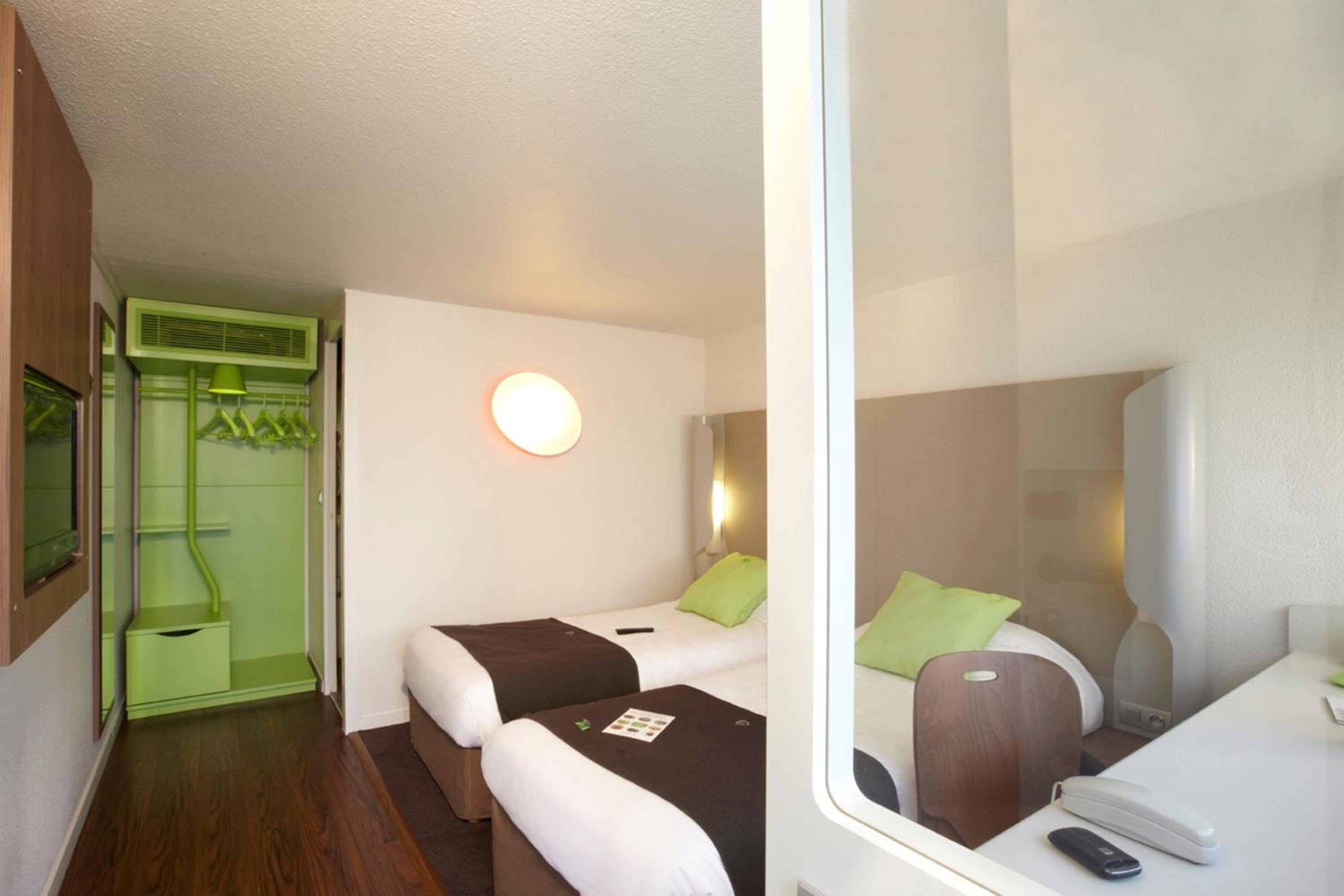 Standard Twin Room - Photo 8