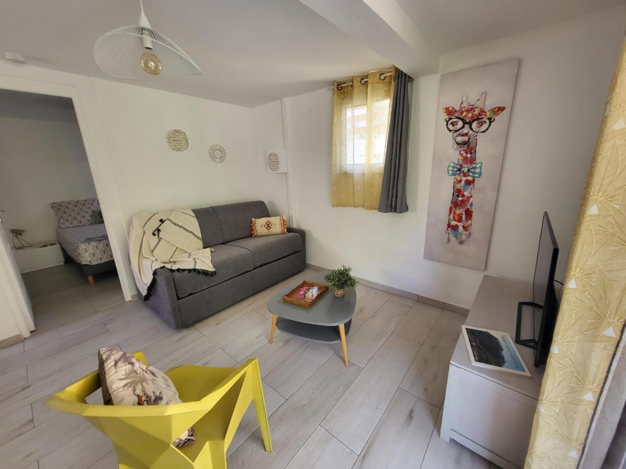 One-Bedroom House photo 1