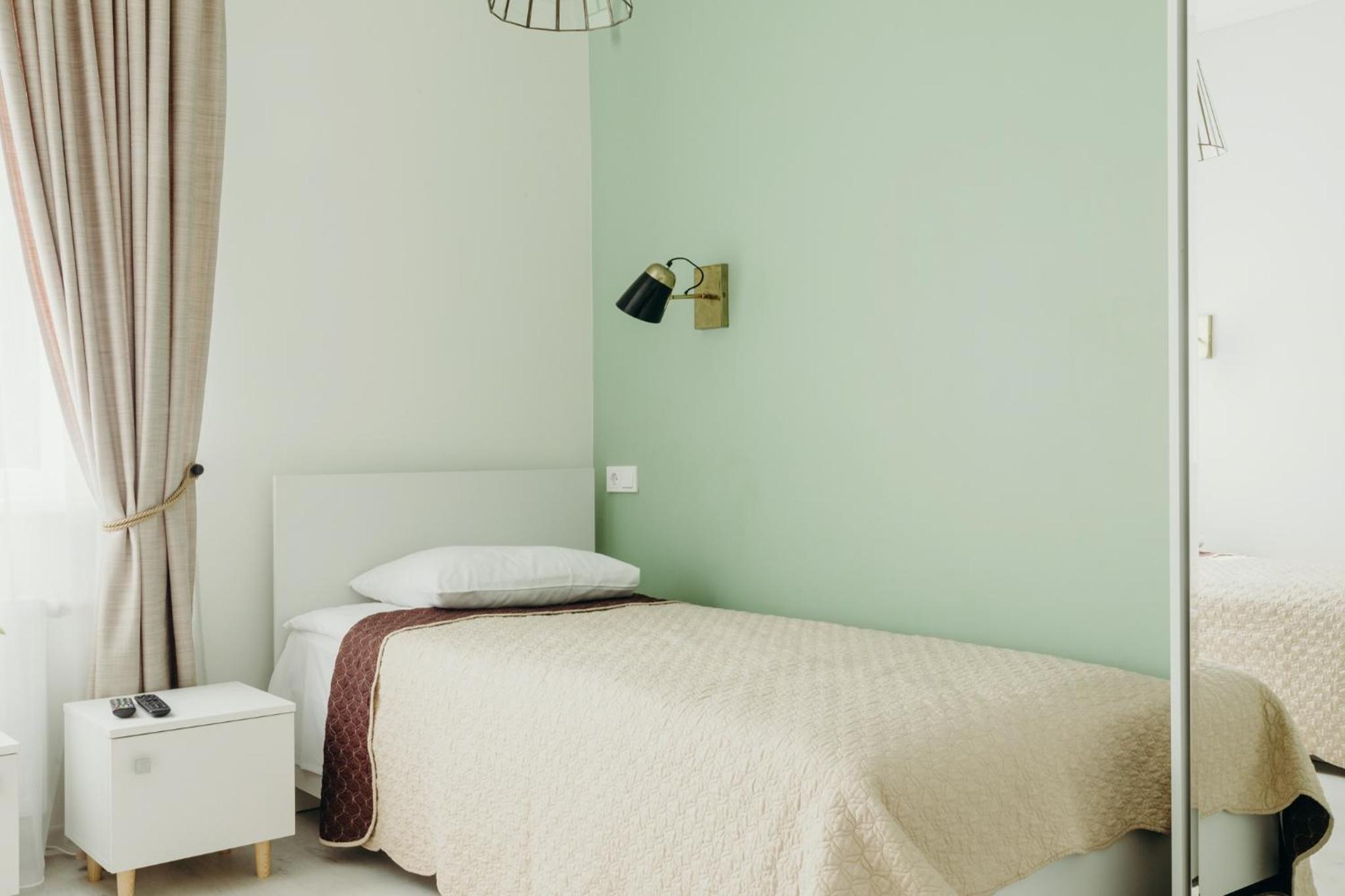 Standard Twin Room - Photo 8