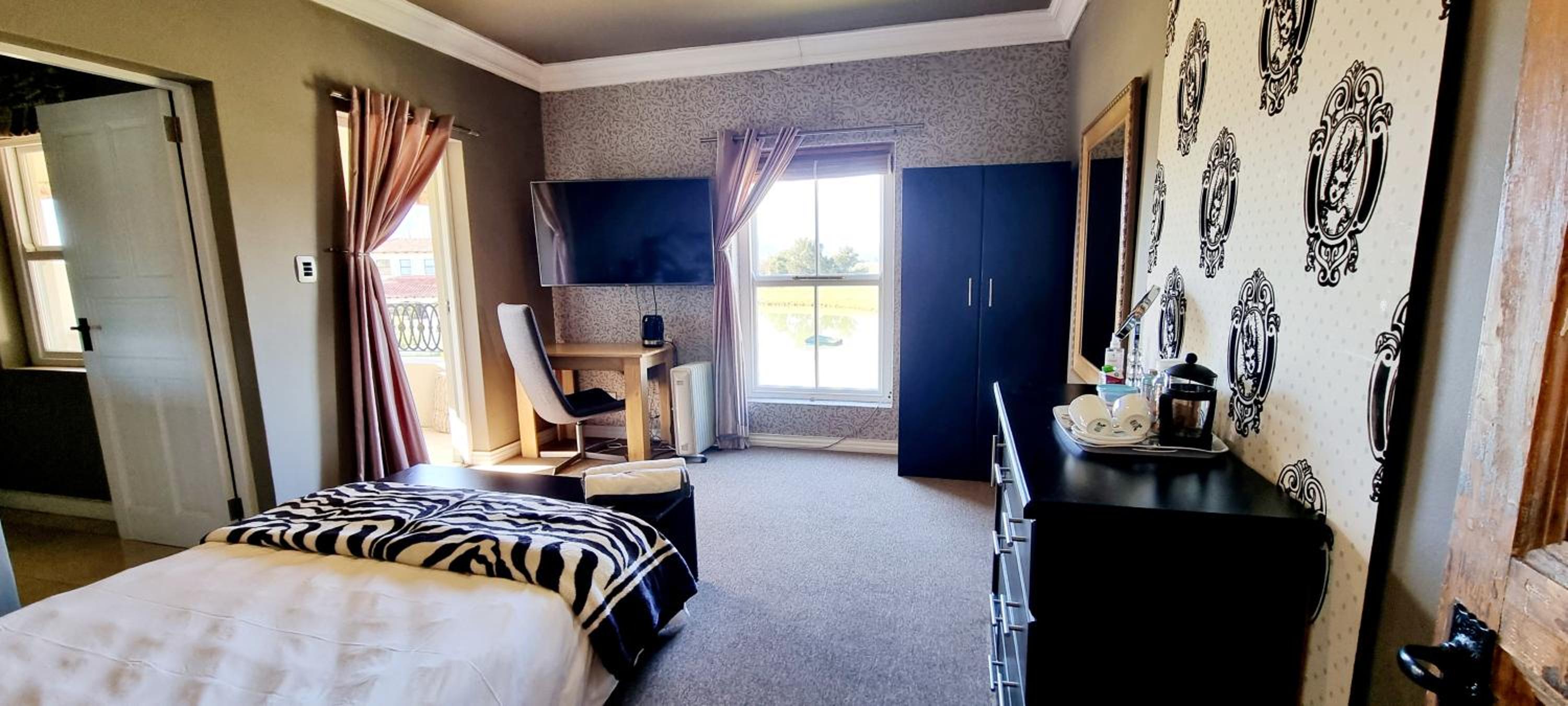 Budget Double Room - Photo 4
