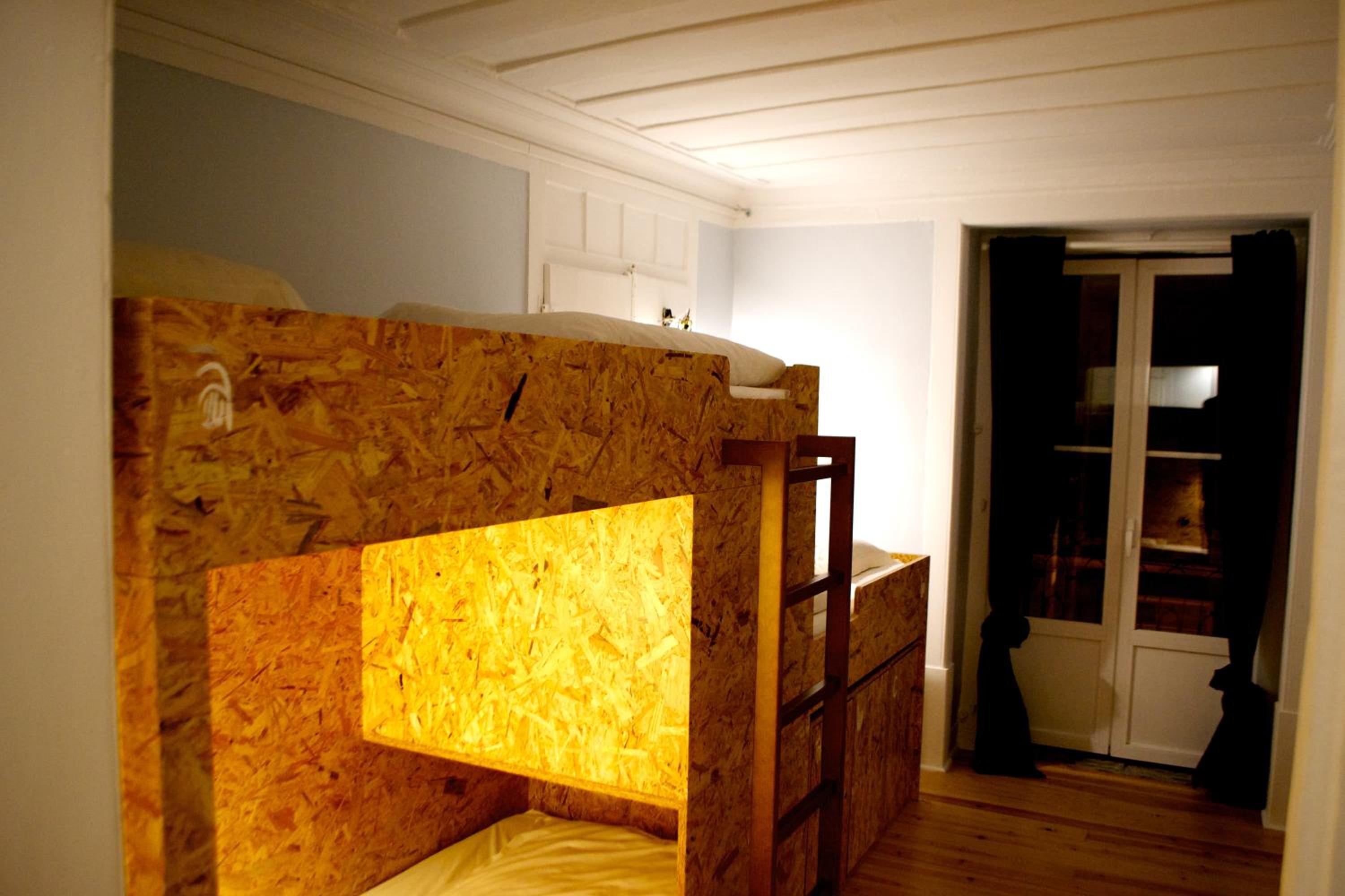 Bed in 6-Bed Dormitory Room photo 3