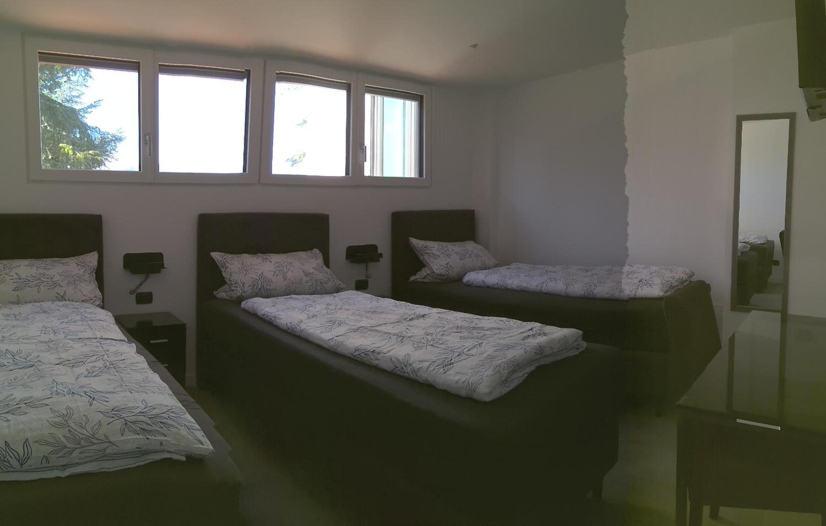 Basic Triple Room with Shared Bathroom
